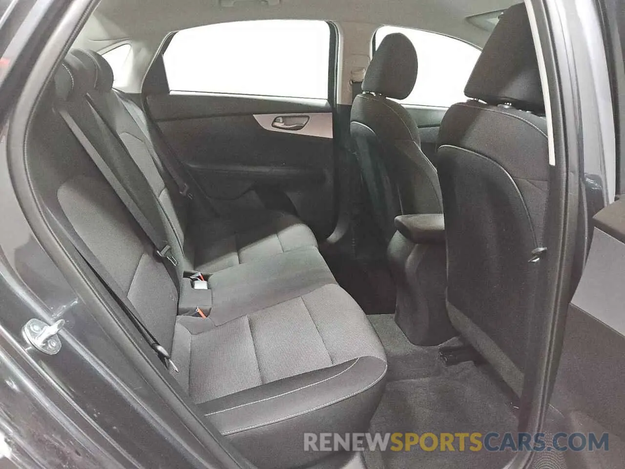 10 fotografías del automóvil dañado 3KPF24AD9RE827027 KIA FORTE 2024