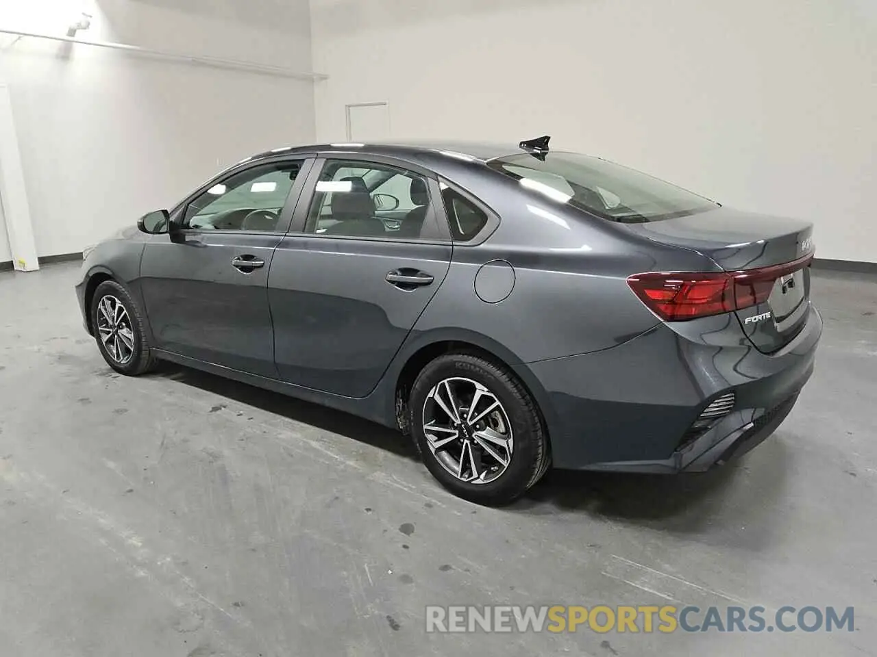 2 fotografías del automóvil dañado 3KPF24AD9RE827027 KIA FORTE 2024