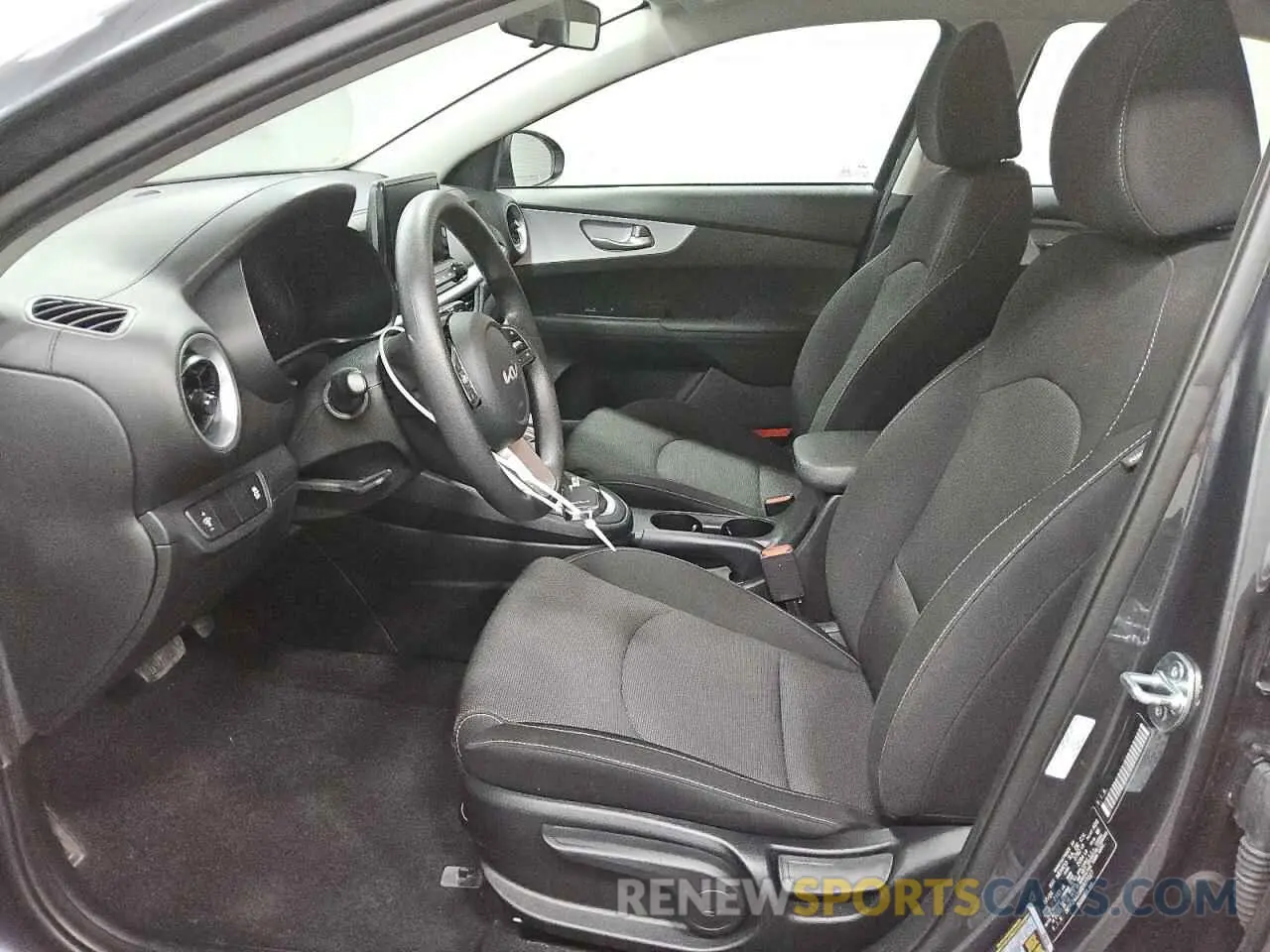 7 fotografías del automóvil dañado 3KPF24AD9RE827027 KIA FORTE 2024