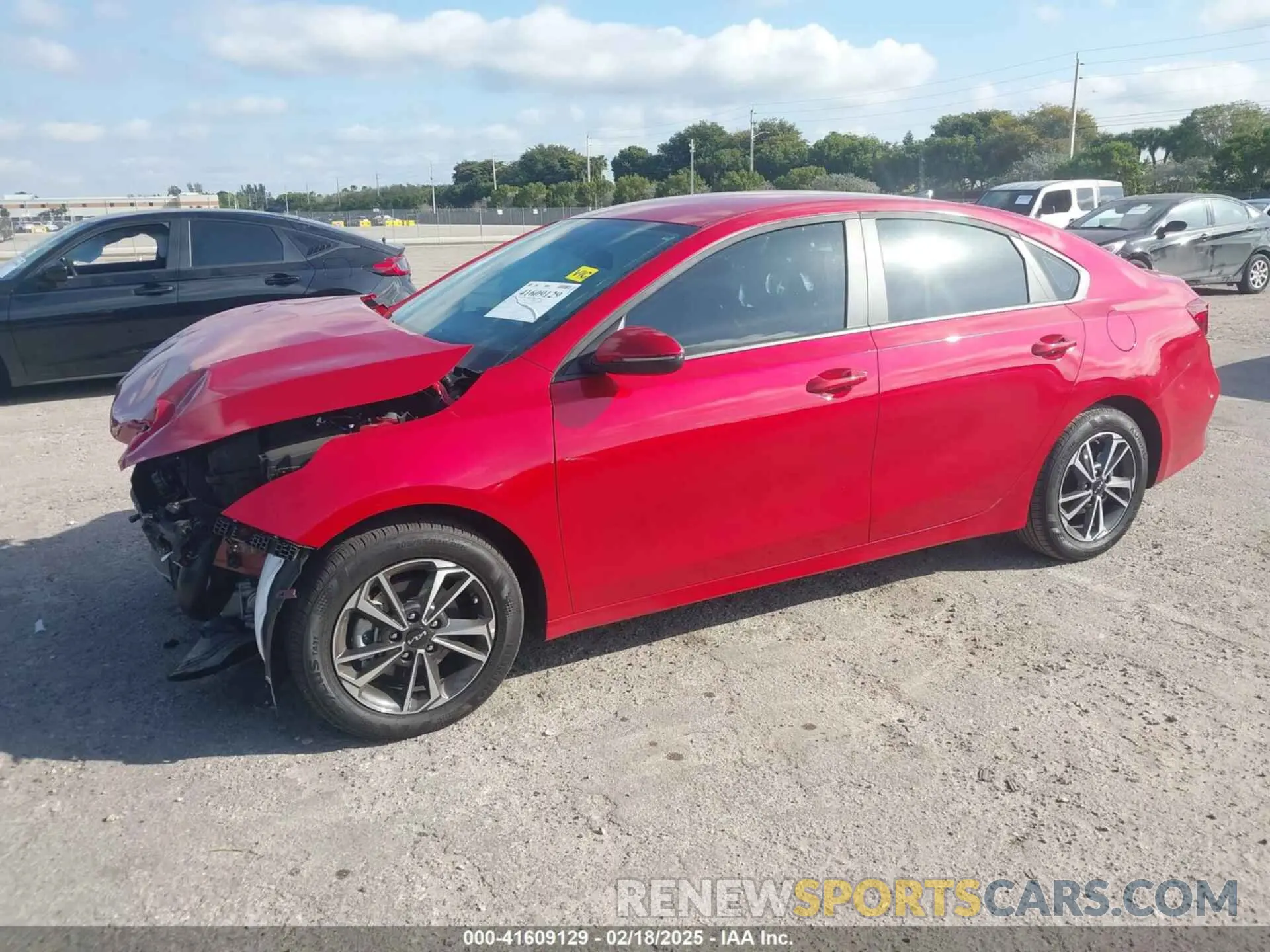 2 fotografías del automóvil dañado 3KPF24AD9RE827089 KIA FORTE 2024