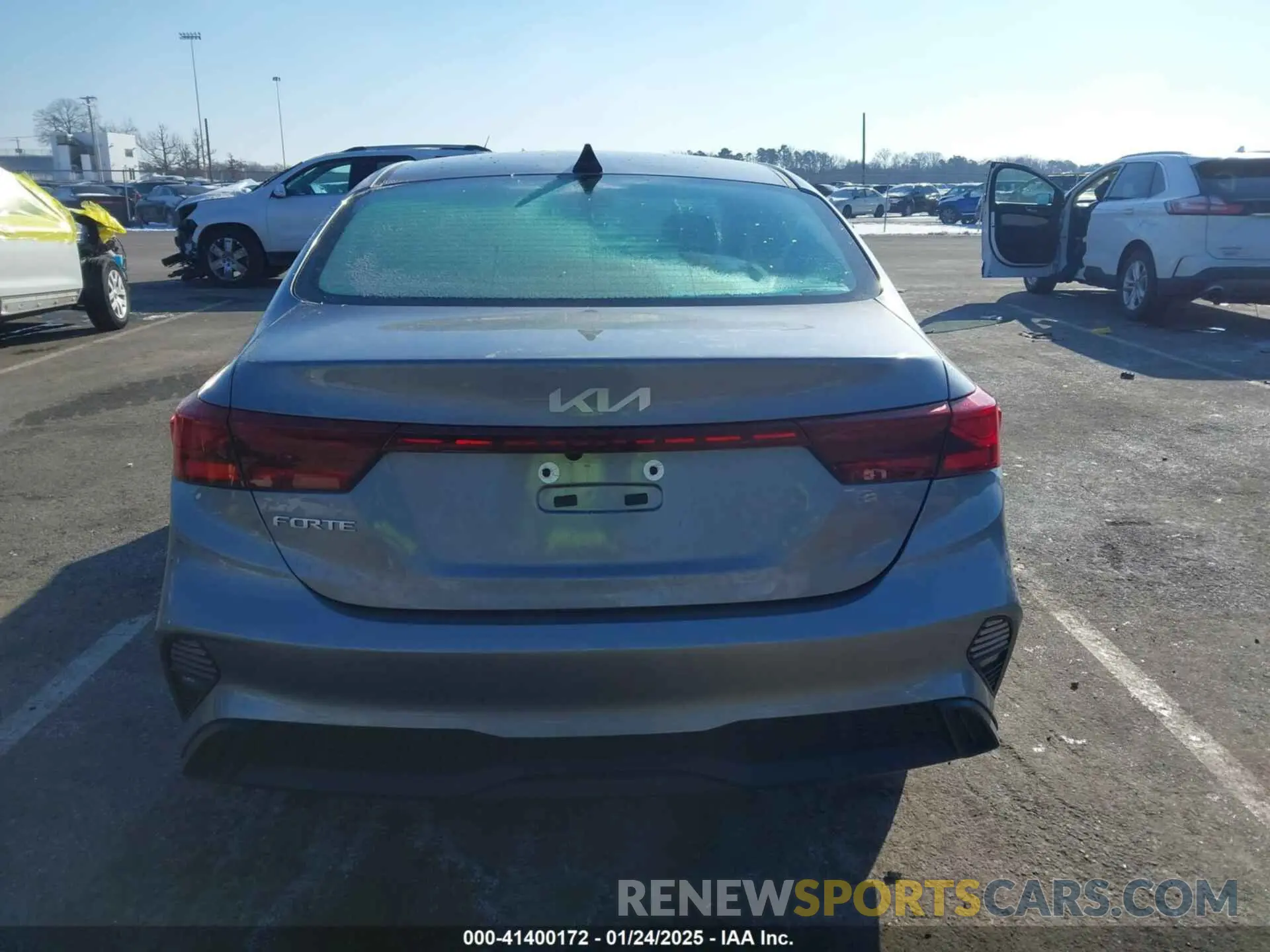 16 fotografías del automóvil dañado 3KPF24AD9RE836164 KIA FORTE 2024
