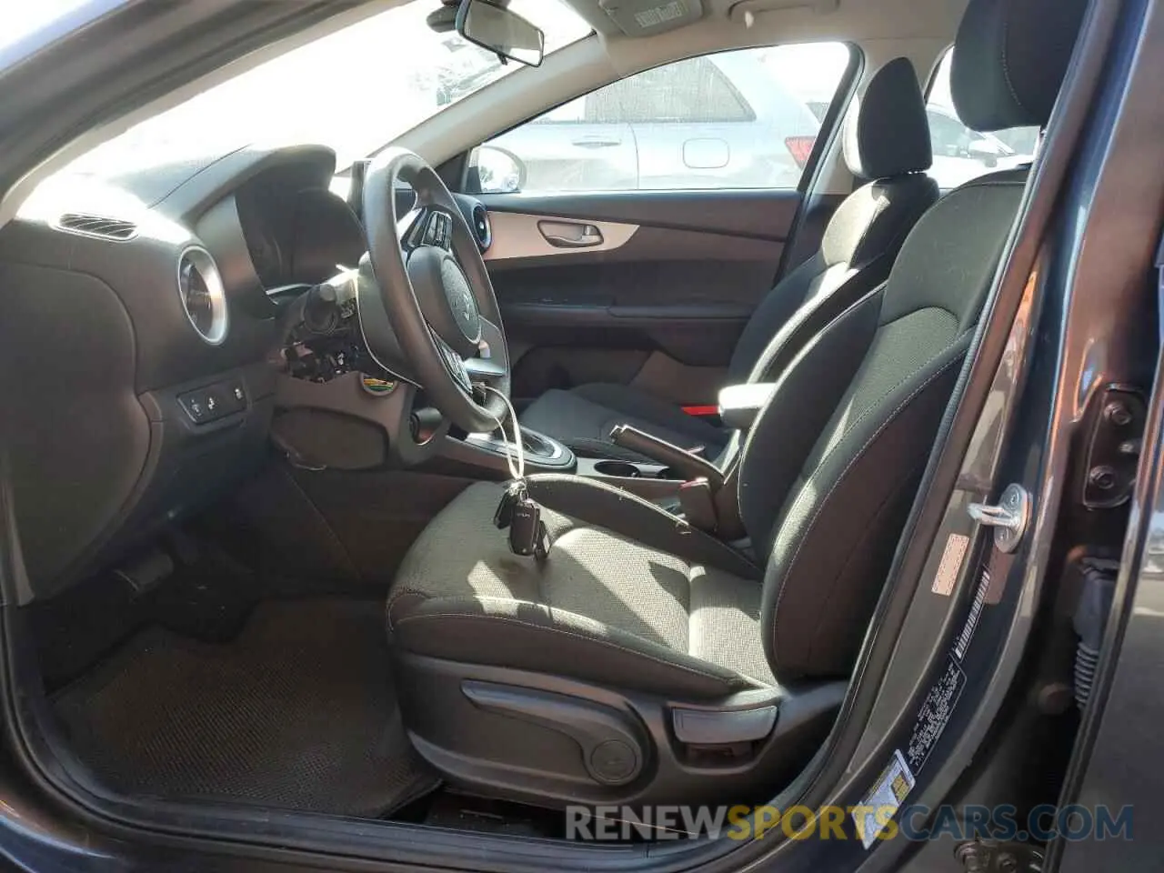 7 fotografías del automóvil dañado 3KPF24ADXRE709083 KIA FORTE 2024