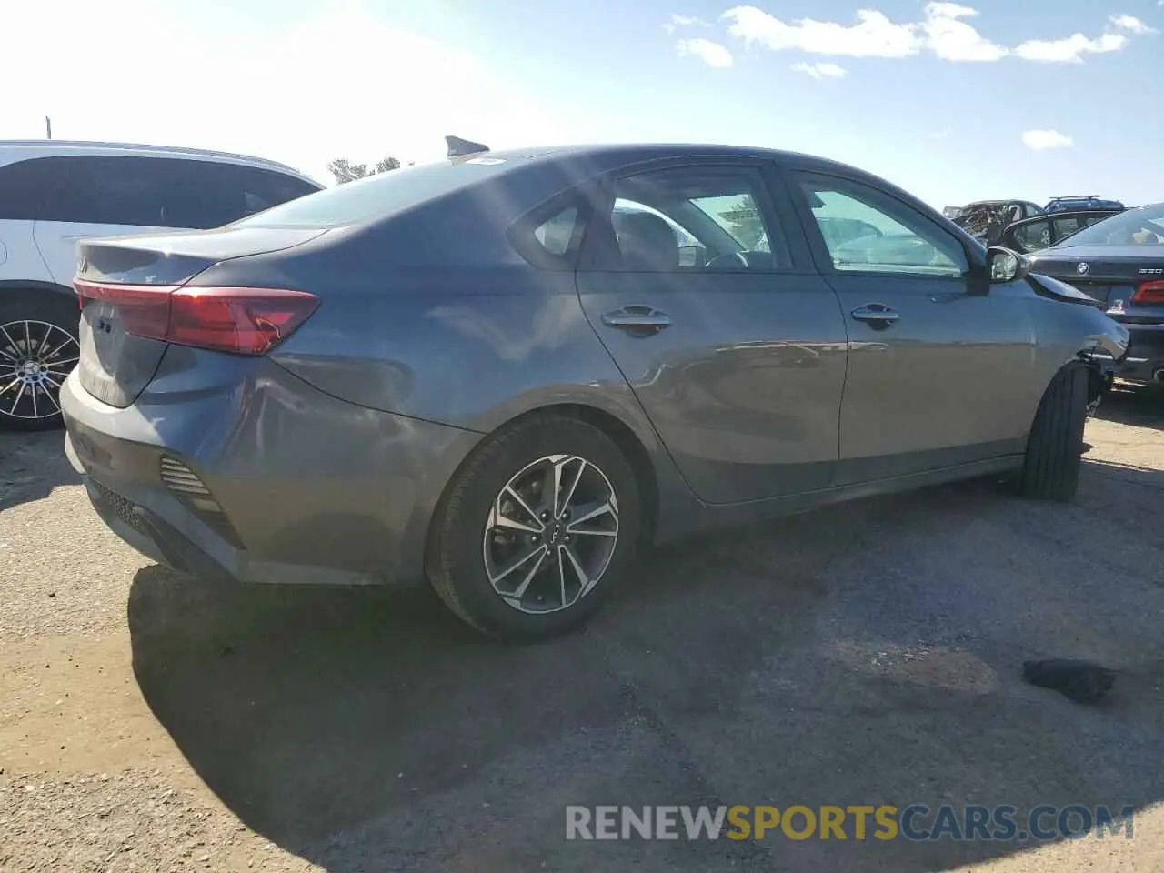 3 fotografías del automóvil dañado 3KPF24ADXRE723727 KIA FORTE 2024
