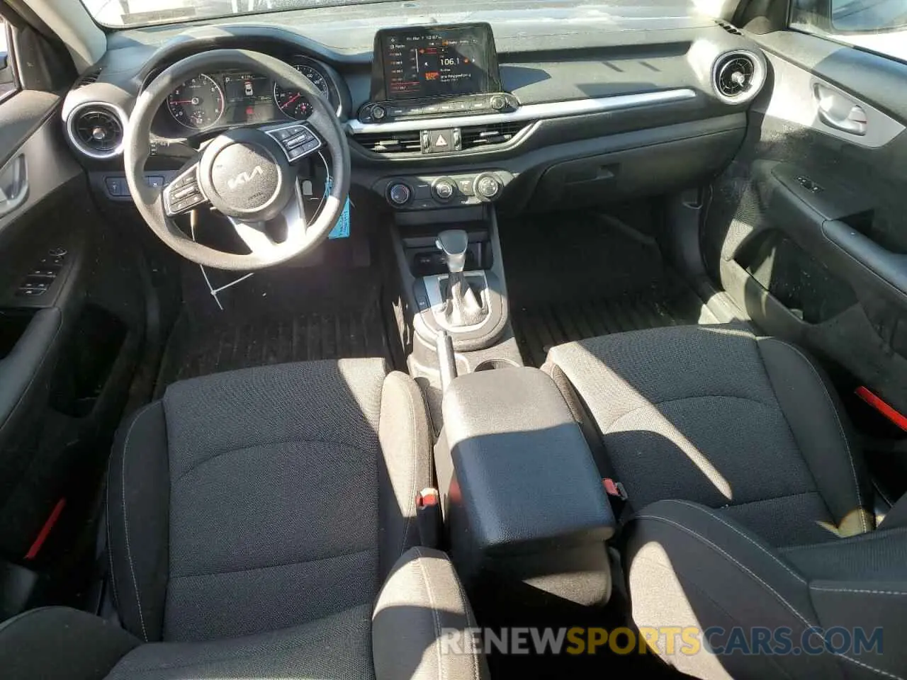 8 fotografías del automóvil dañado 3KPF24ADXRE723727 KIA FORTE 2024