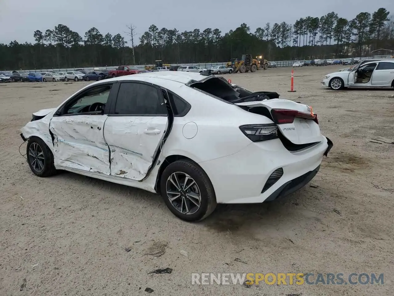 2 fotografías del automóvil dañado 3KPF24ADXRE728538 KIA FORTE 2024