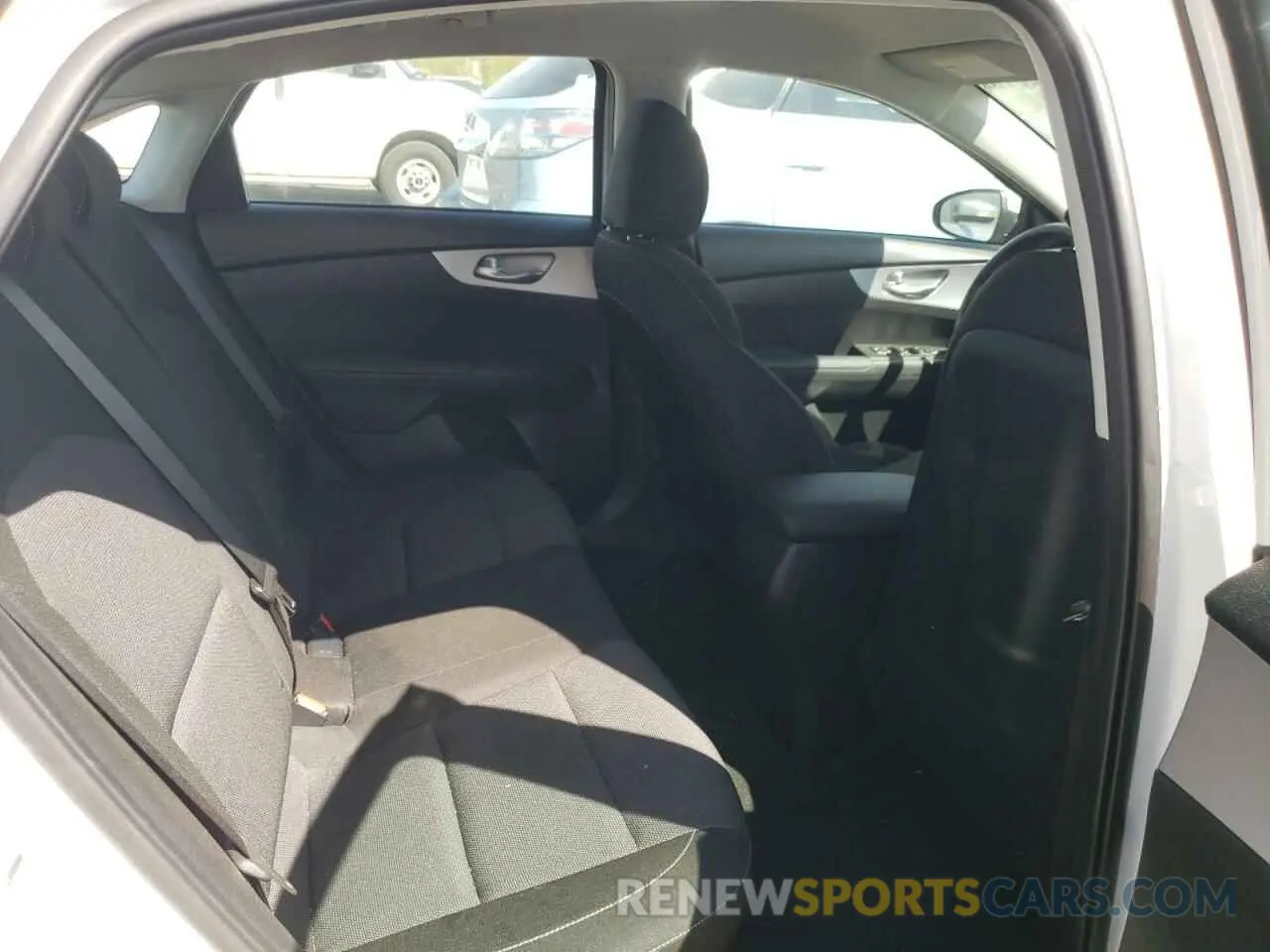 10 fotografías del automóvil dañado 3KPF24ADXRE732458 KIA FORTE 2024