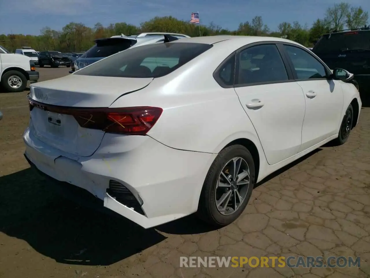 3 fotografías del automóvil dañado 3KPF24ADXRE732458 KIA FORTE 2024