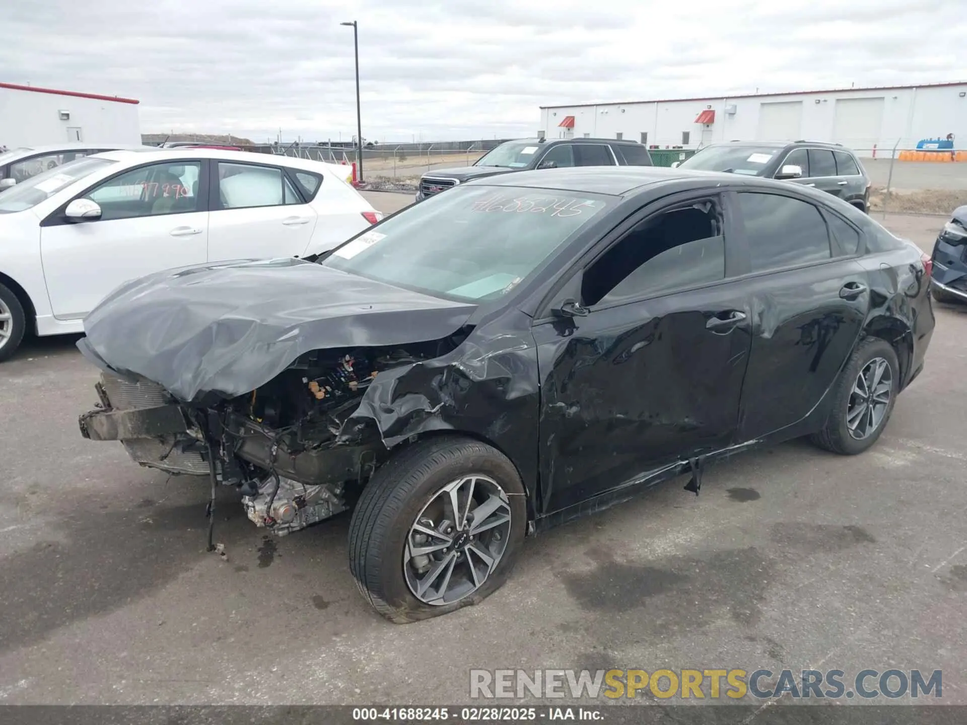 2 fotografías del automóvil dañado 3KPF24ADXRE759336 KIA FORTE 2024