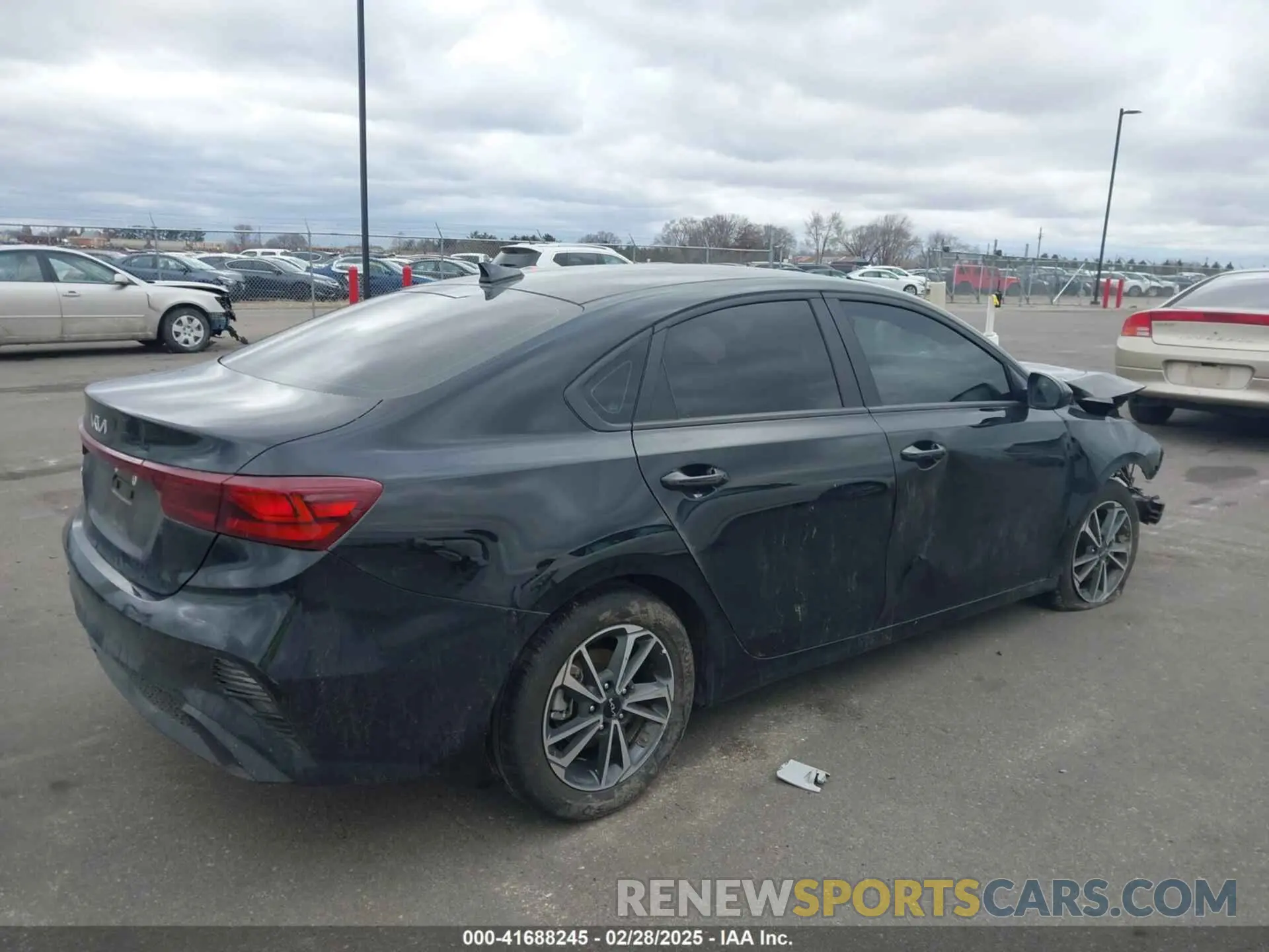 4 fotografías del automóvil dañado 3KPF24ADXRE759336 KIA FORTE 2024
