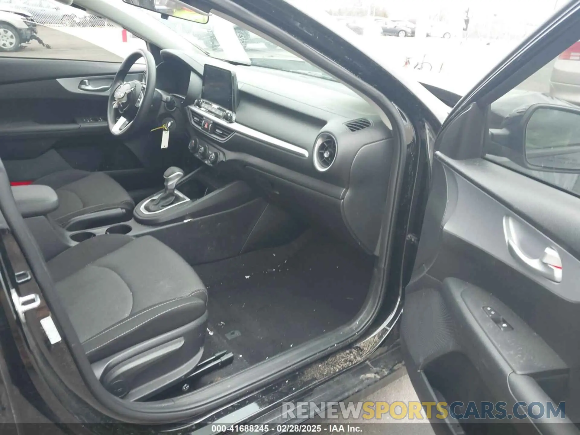 5 fotografías del automóvil dañado 3KPF24ADXRE759336 KIA FORTE 2024
