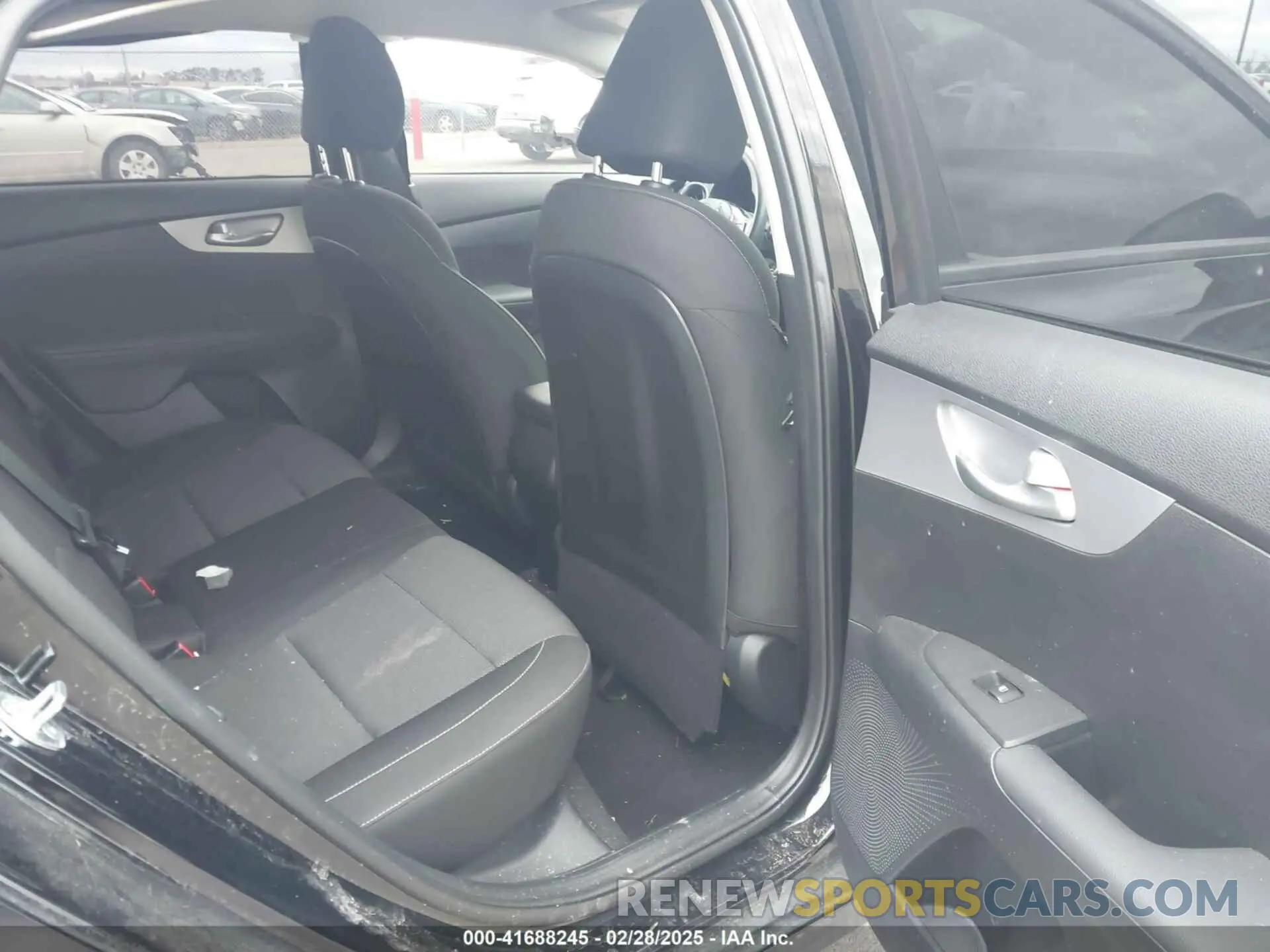 8 fotografías del automóvil dañado 3KPF24ADXRE759336 KIA FORTE 2024