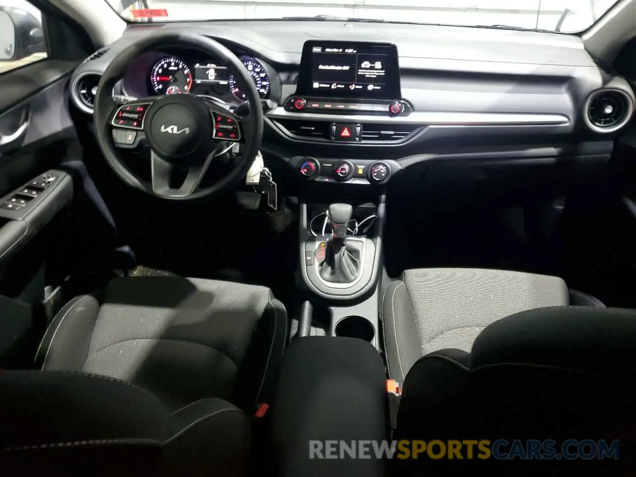 8 fotografías del automóvil dañado 3KPF24ADXRE764407 KIA FORTE 2024