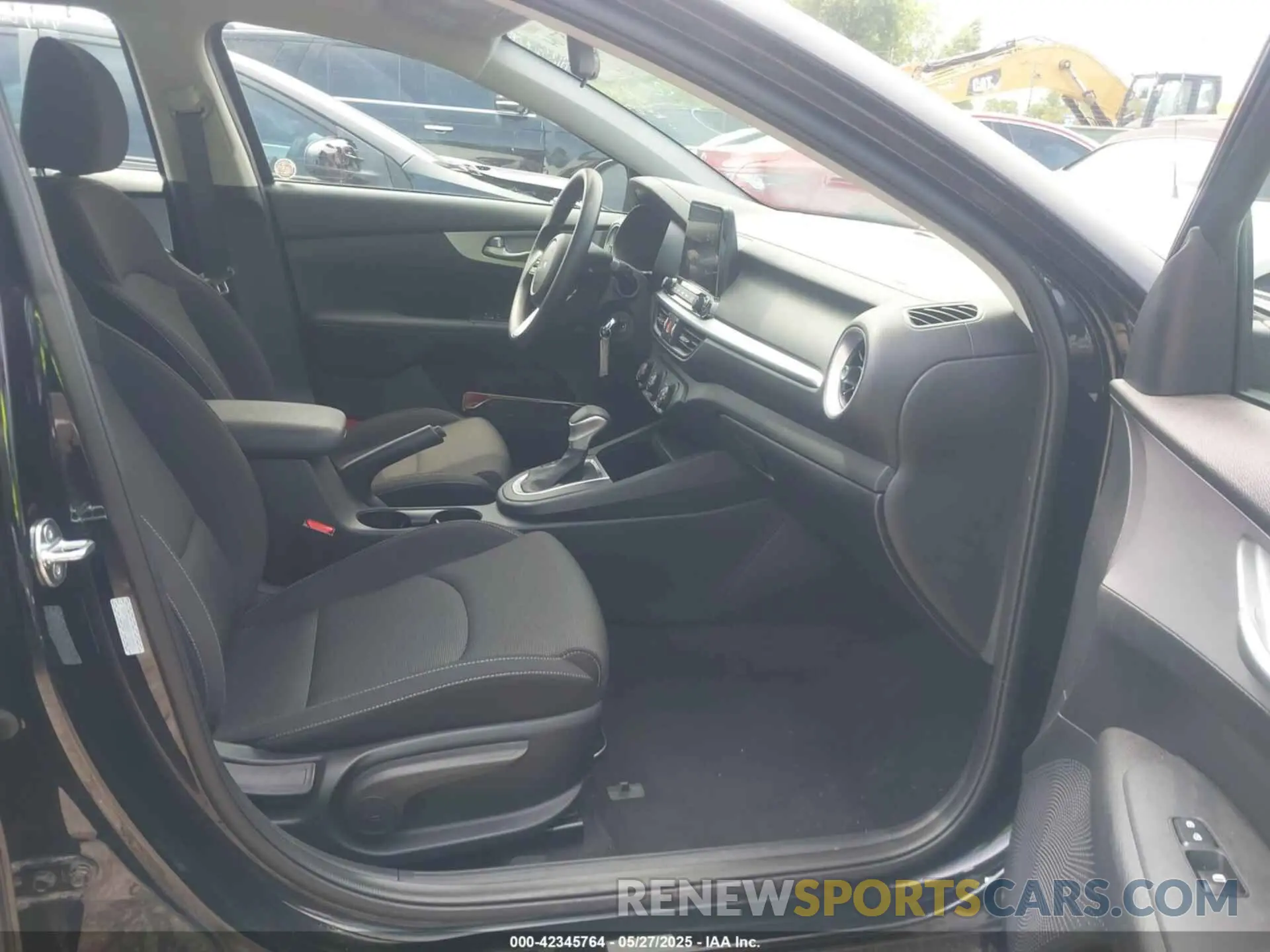 5 fotografías del automóvil dañado 3KPF24ADXRE767226 KIA FORTE 2024