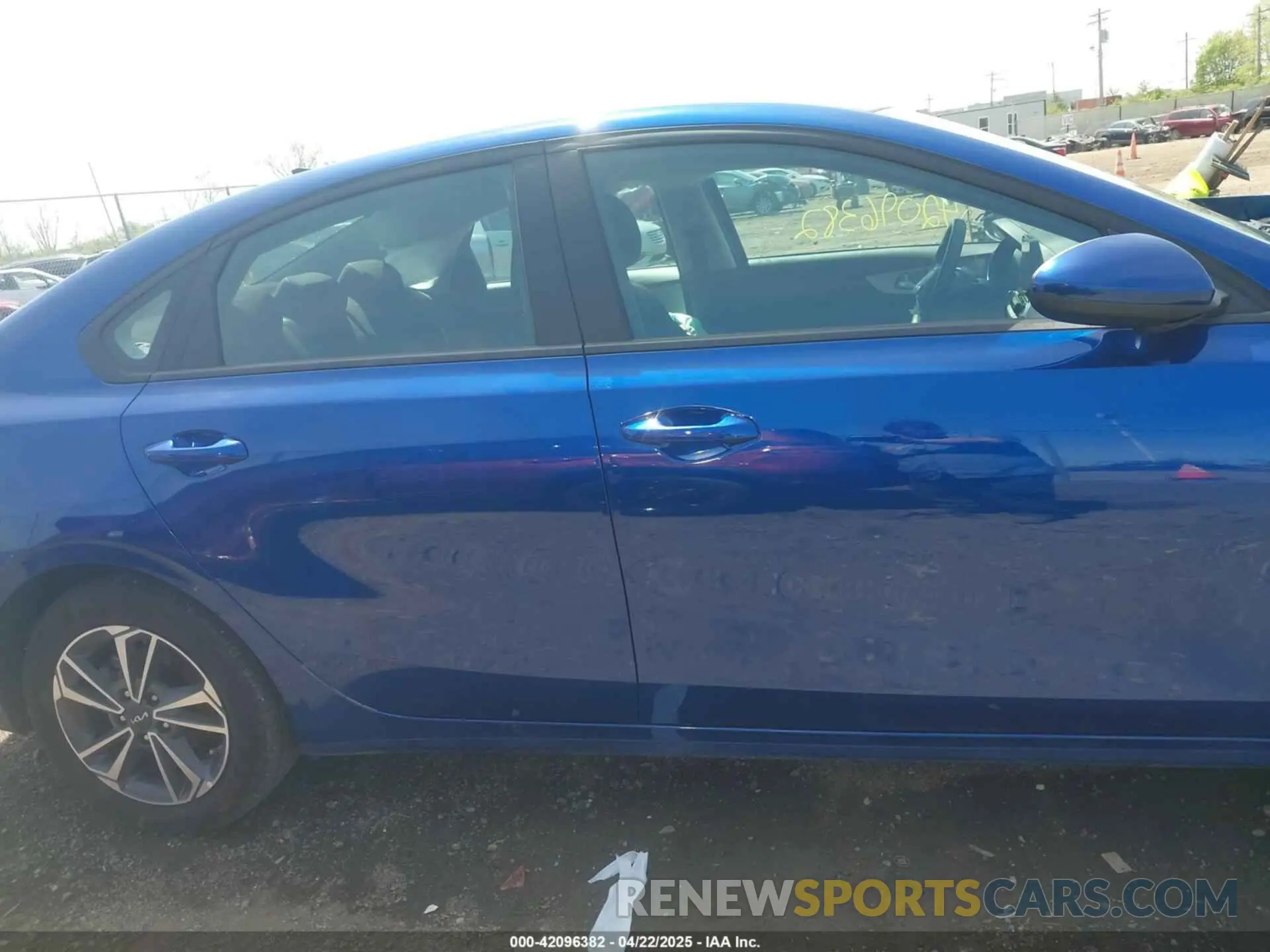 13 fotografías del automóvil dañado 3KPF24ADXRE768523 KIA FORTE 2024