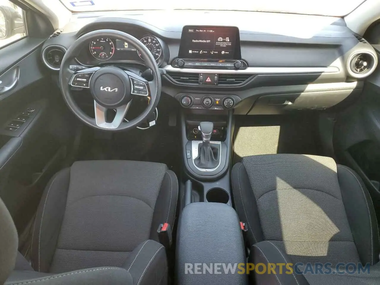 8 fotografías del automóvil dañado 3KPF24ADXRE796032 KIA FORTE 2024