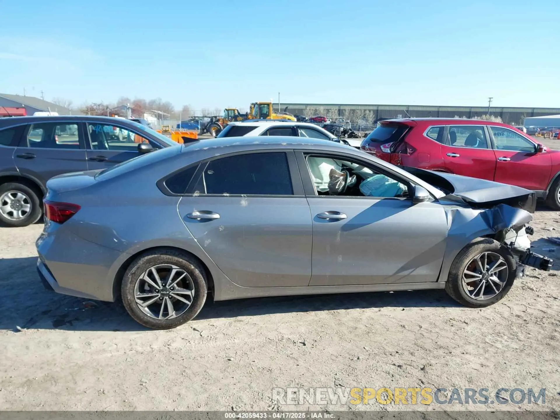 12 fotografías del automóvil dañado 3KPF24ADXRE802833 KIA FORTE 2024