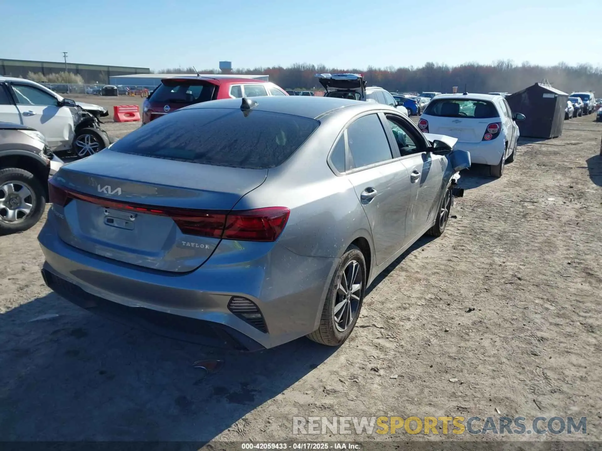 4 fotografías del automóvil dañado 3KPF24ADXRE802833 KIA FORTE 2024