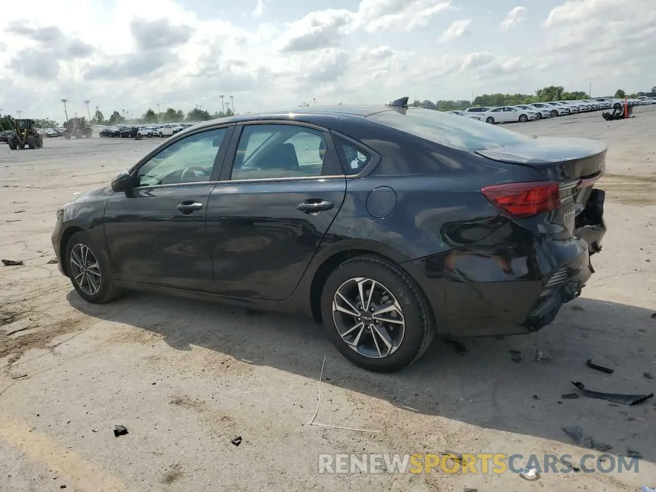 2 fotografías del automóvil dañado 3KPF24ADXRE818255 KIA FORTE 2024