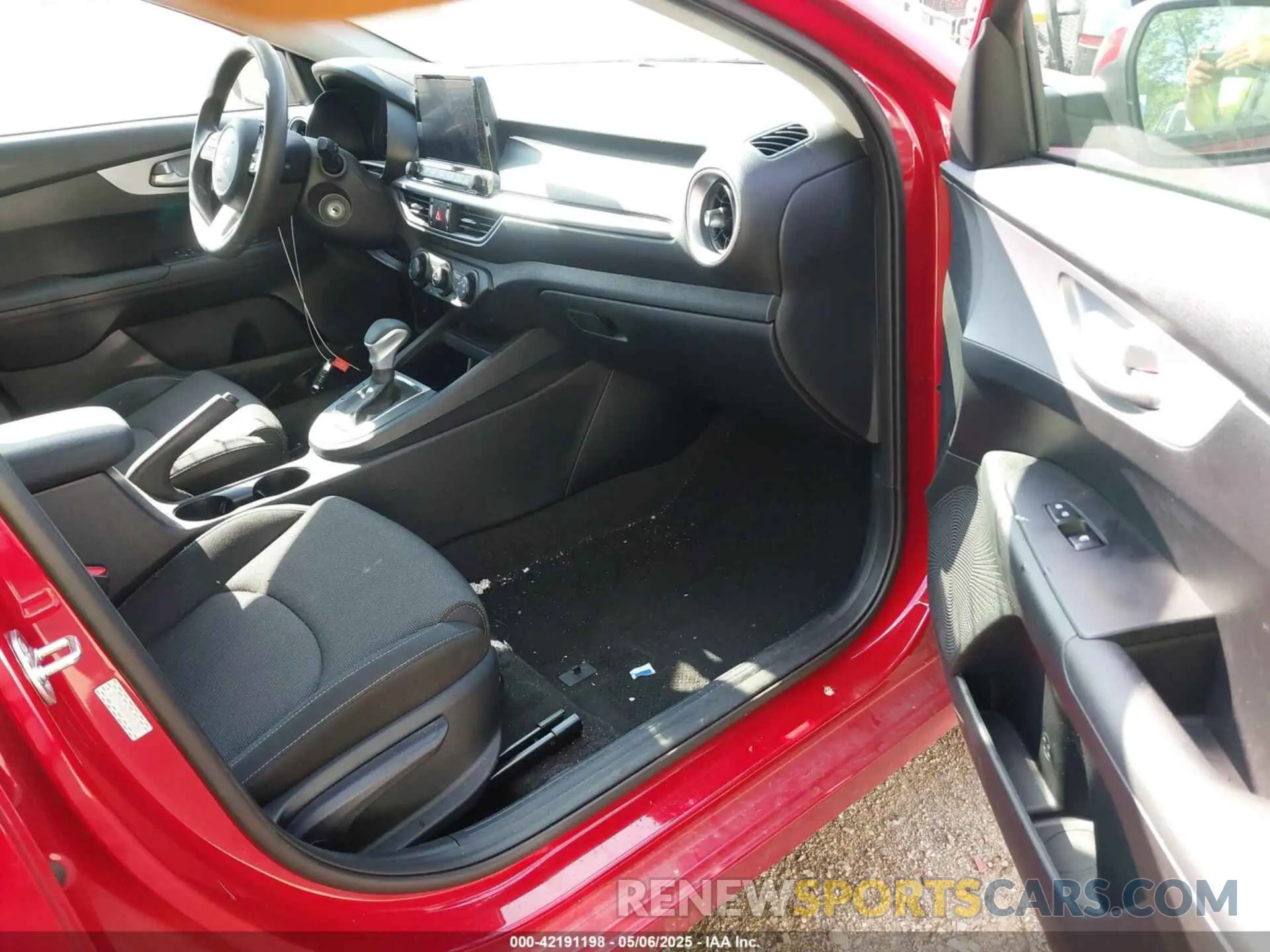 5 fotografías del automóvil dañado 3KPF24ADXRE821351 KIA FORTE 2024