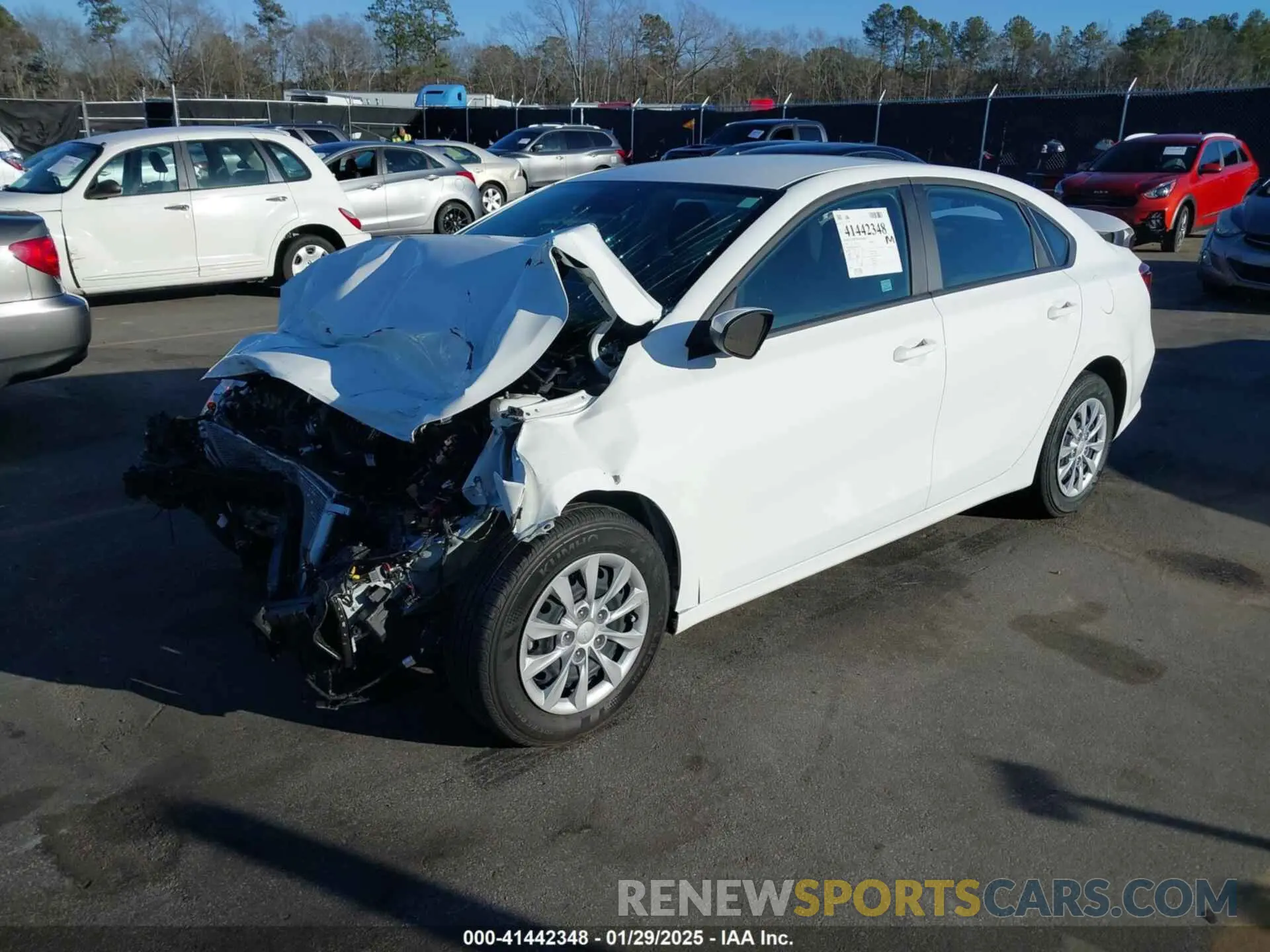 2 fotografías del automóvil dañado 3KPF24ADXRE822094 KIA FORTE 2024