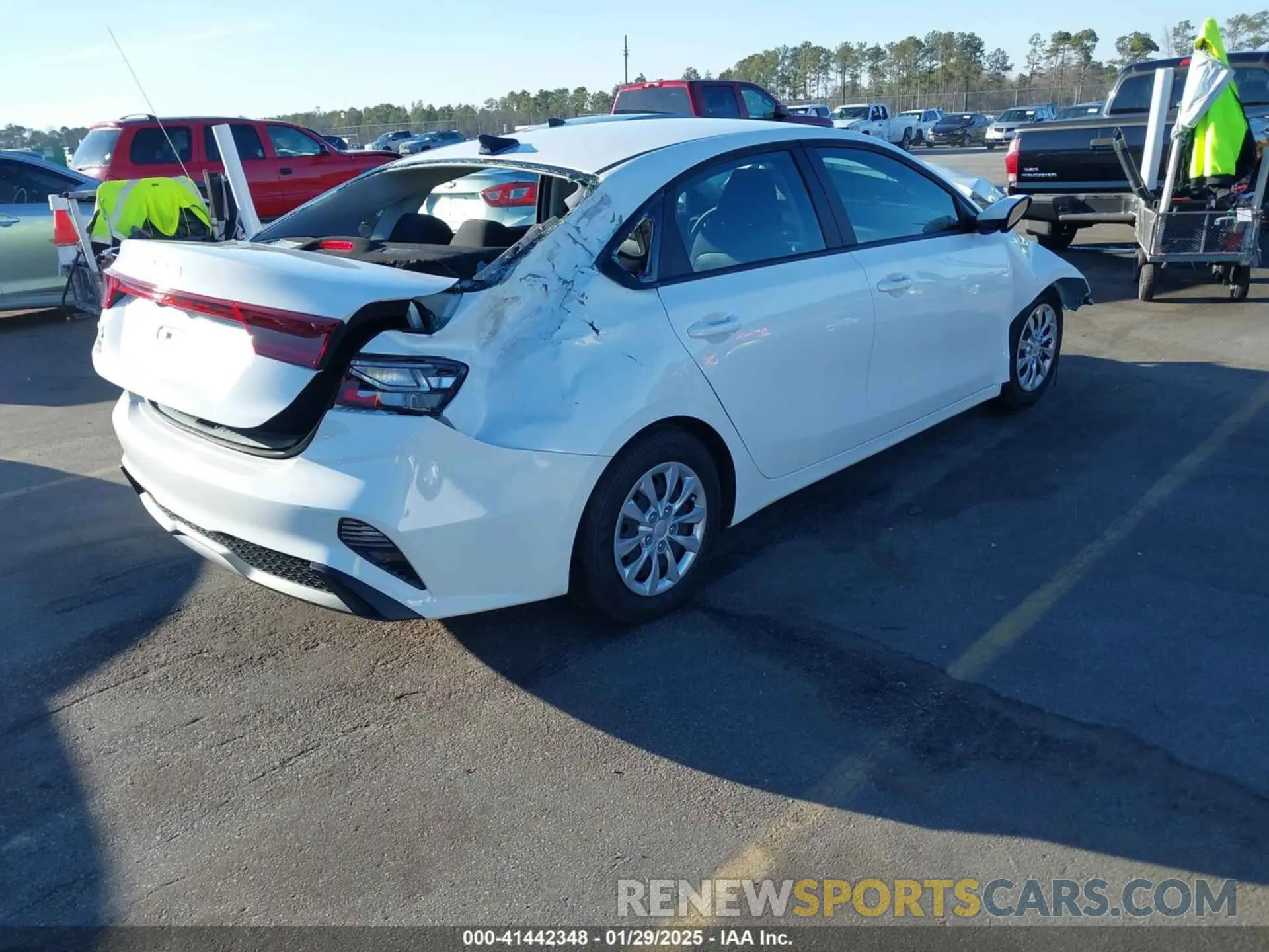 4 fotografías del automóvil dañado 3KPF24ADXRE822094 KIA FORTE 2024