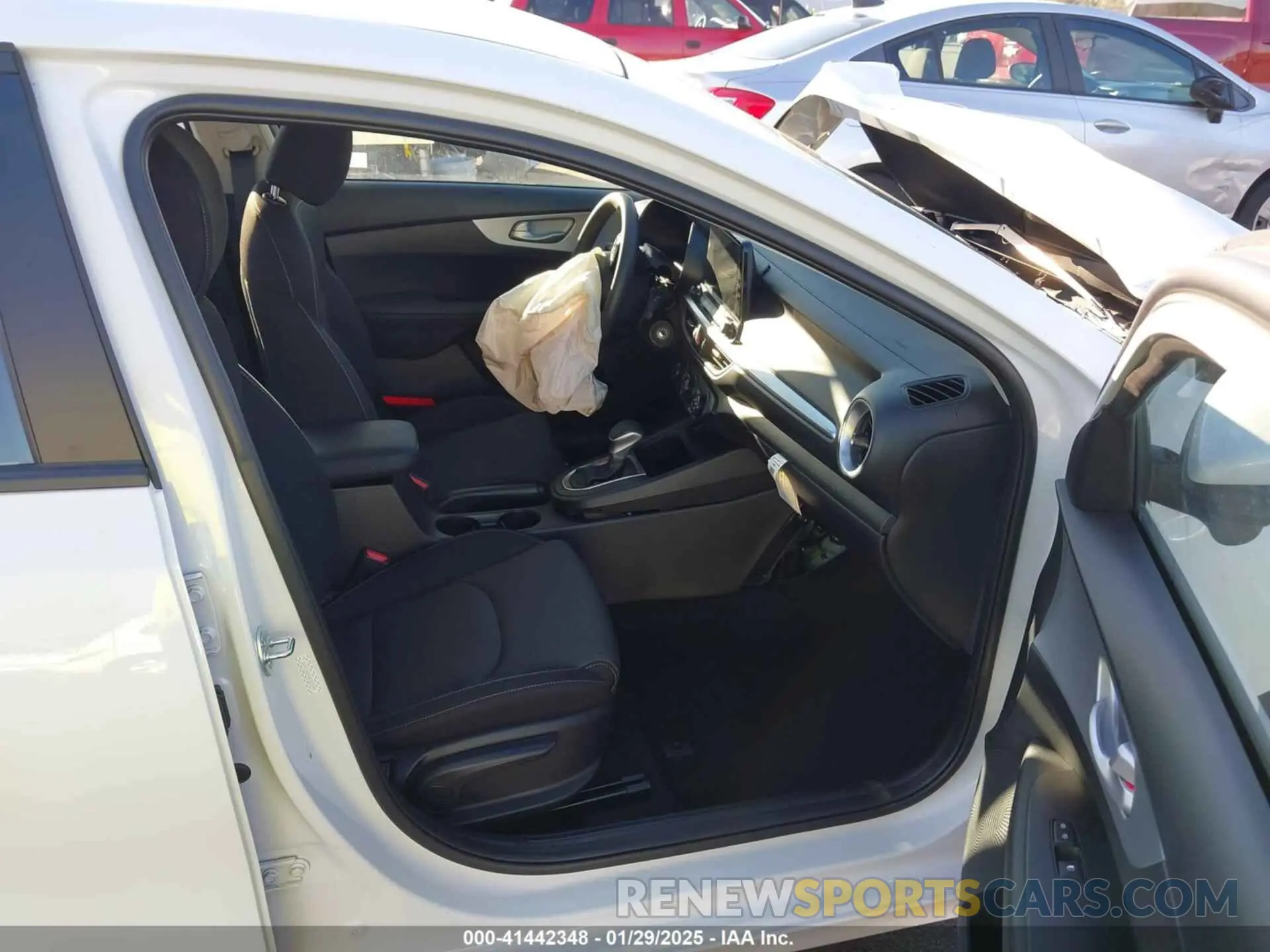 5 fotografías del automóvil dañado 3KPF24ADXRE822094 KIA FORTE 2024