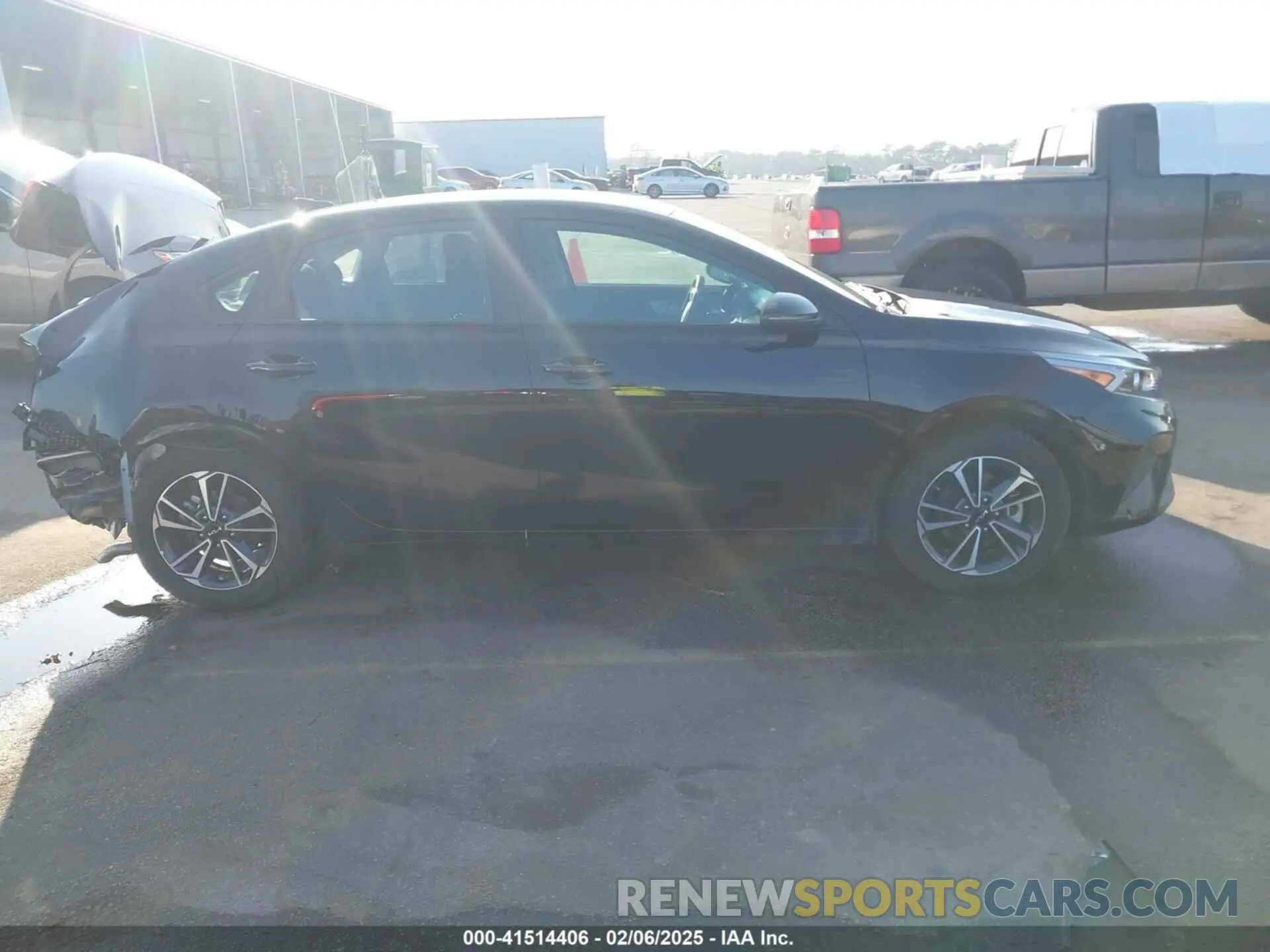 13 fotografías del automóvil dañado 3KPF24ADXRE824413 KIA FORTE 2024