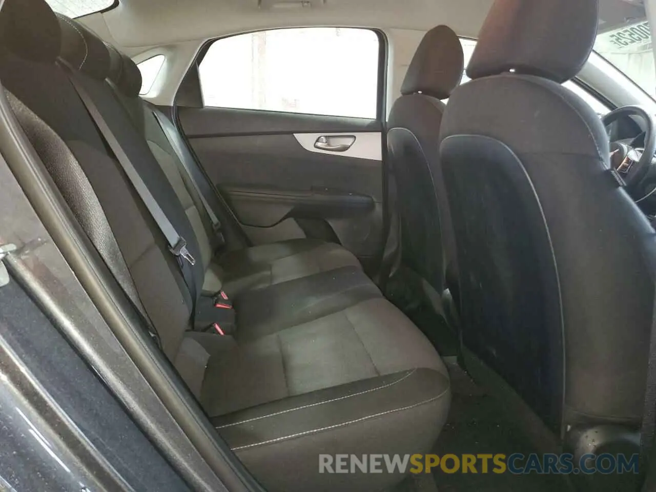 10 fotografías del automóvil dañado 3KPF24ADXRE830499 KIA FORTE 2024