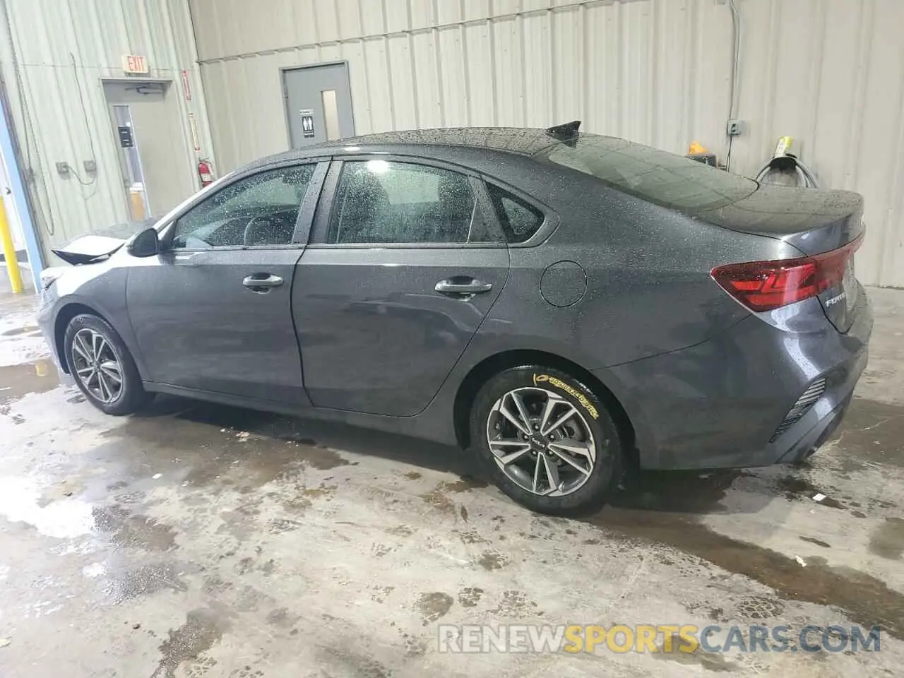 2 fotografías del automóvil dañado 3KPF24ADXRE830499 KIA FORTE 2024