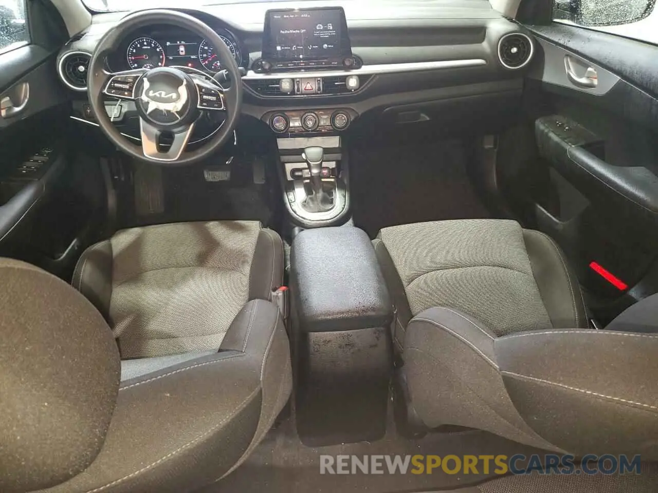 8 fotografías del automóvil dañado 3KPF24ADXRE830499 KIA FORTE 2024