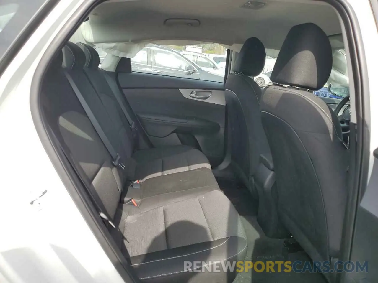 11 fotografías del automóvil dañado 3KPF24ADXRE832771 KIA FORTE 2024