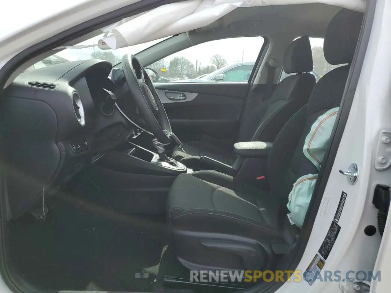 7 fotografías del automóvil dañado 3KPF24ADXRE832771 KIA FORTE 2024