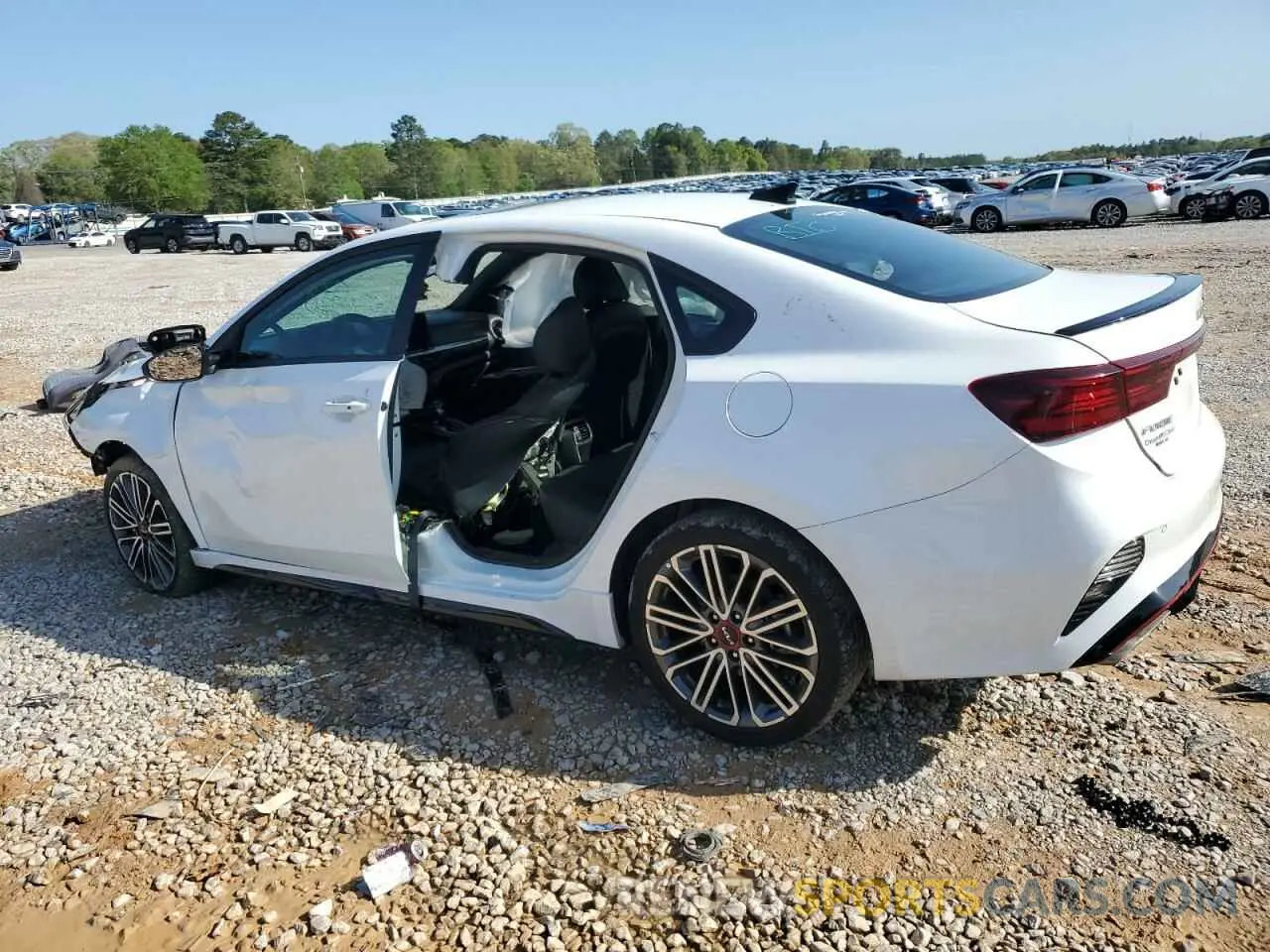2 fotografías del automóvil dañado 3KPF44AC2RE834175 KIA FORTE 2024