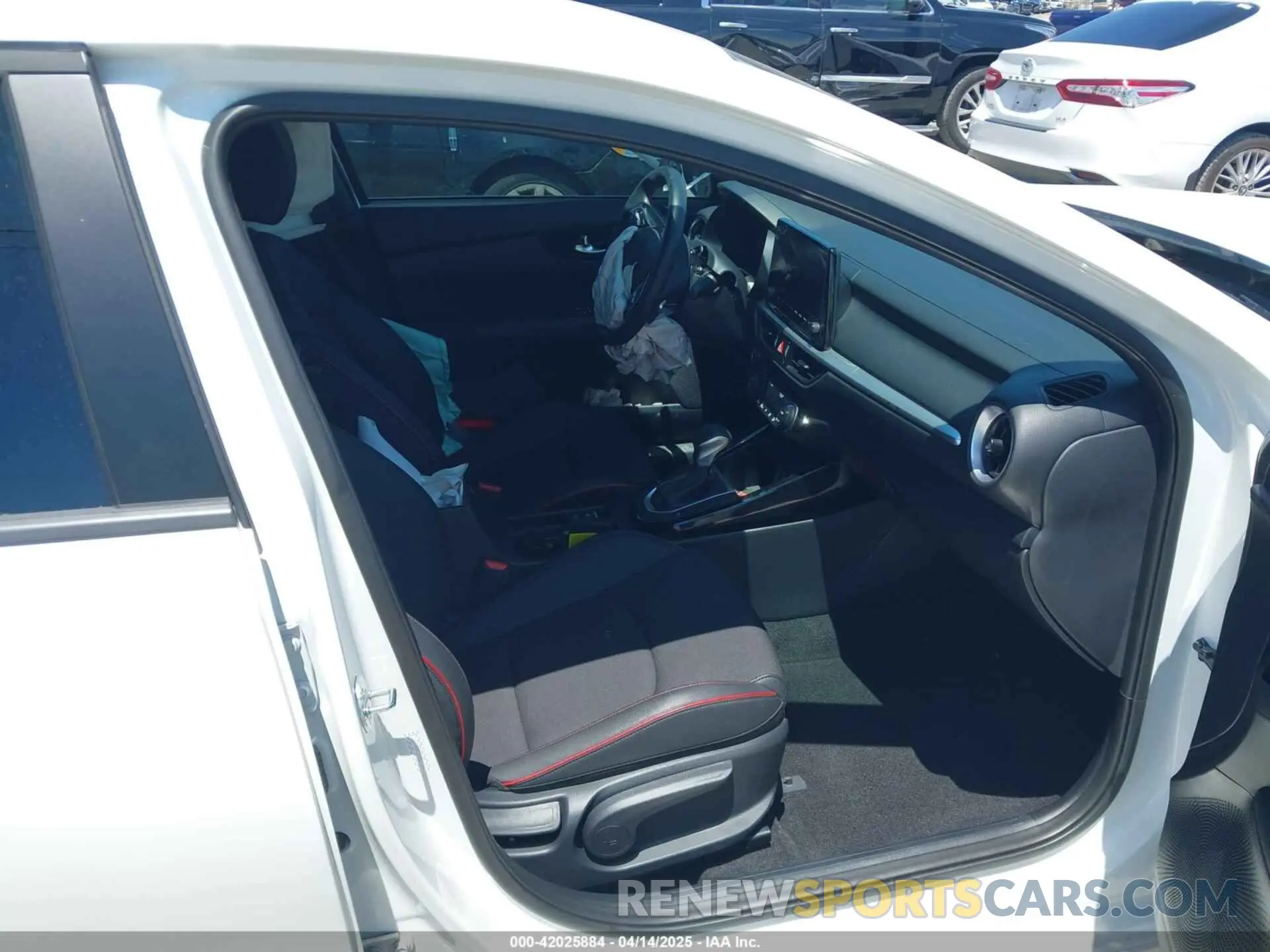 5 fotografías del automóvil dañado 3KPF44AC3RE821239 KIA FORTE 2024