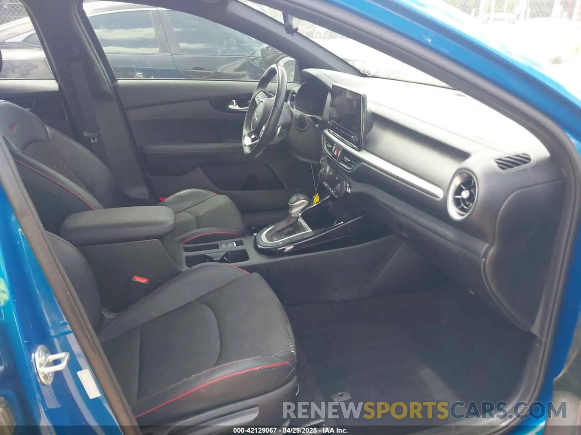 5 fotografías del automóvil dañado 3KPF44AC4RE688250 KIA FORTE 2024
