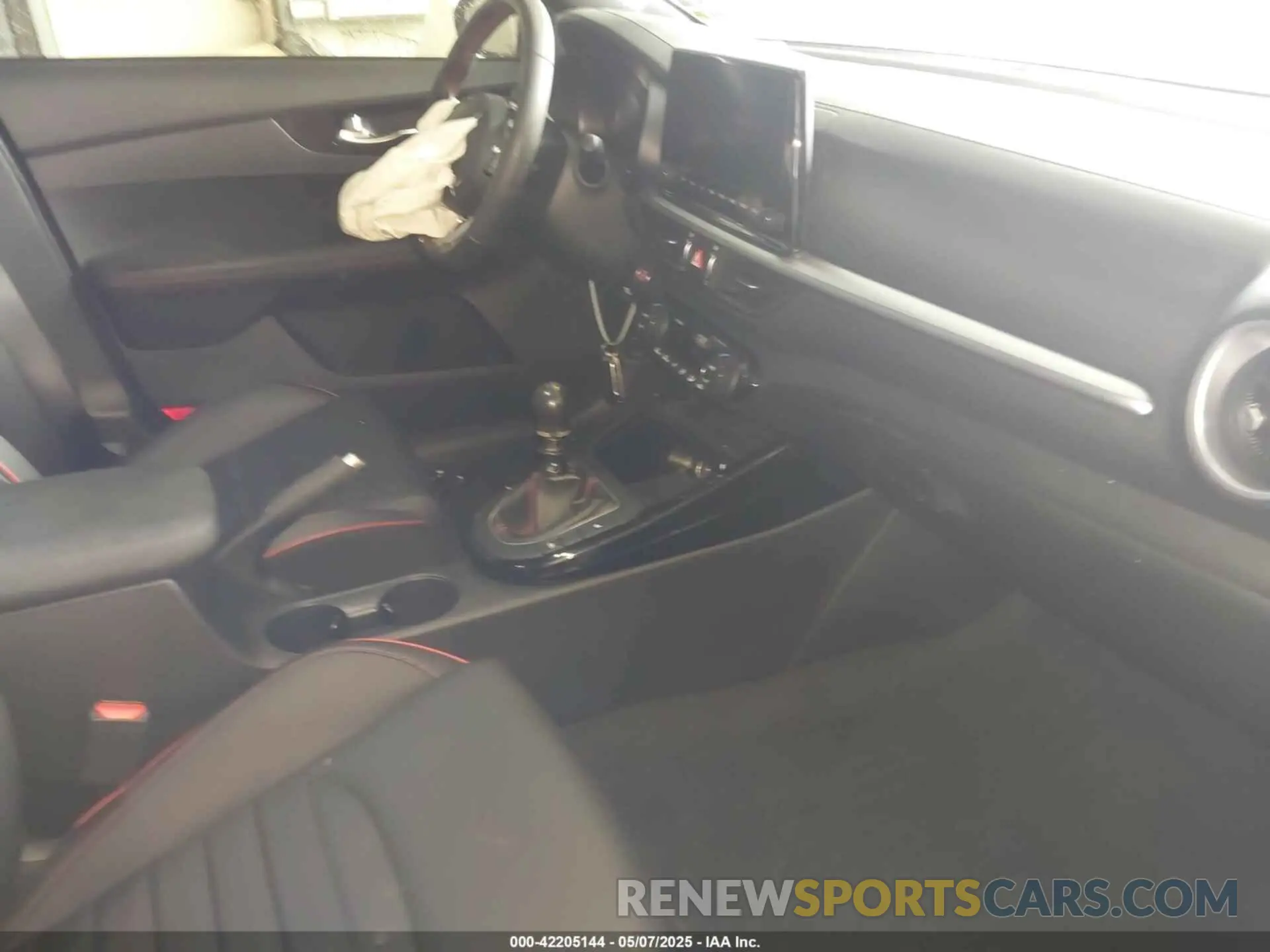 5 fotografías del automóvil dañado 3KPF44AC5RE714211 KIA FORTE 2024