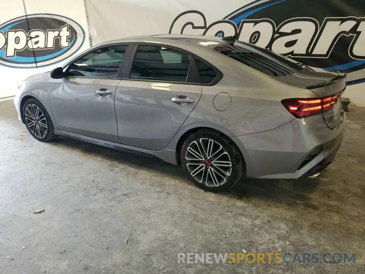 2 fotografías del automóvil dañado 3KPF44AC9RE706872 KIA FORTE 2024