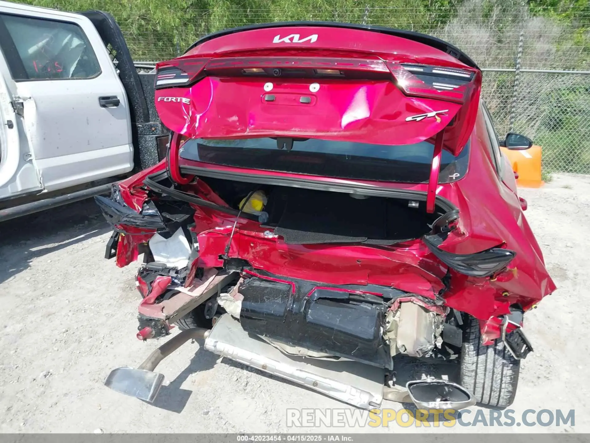 16 fotografías del automóvil dañado 3KPF44AC9RE823593 KIA FORTE 2024