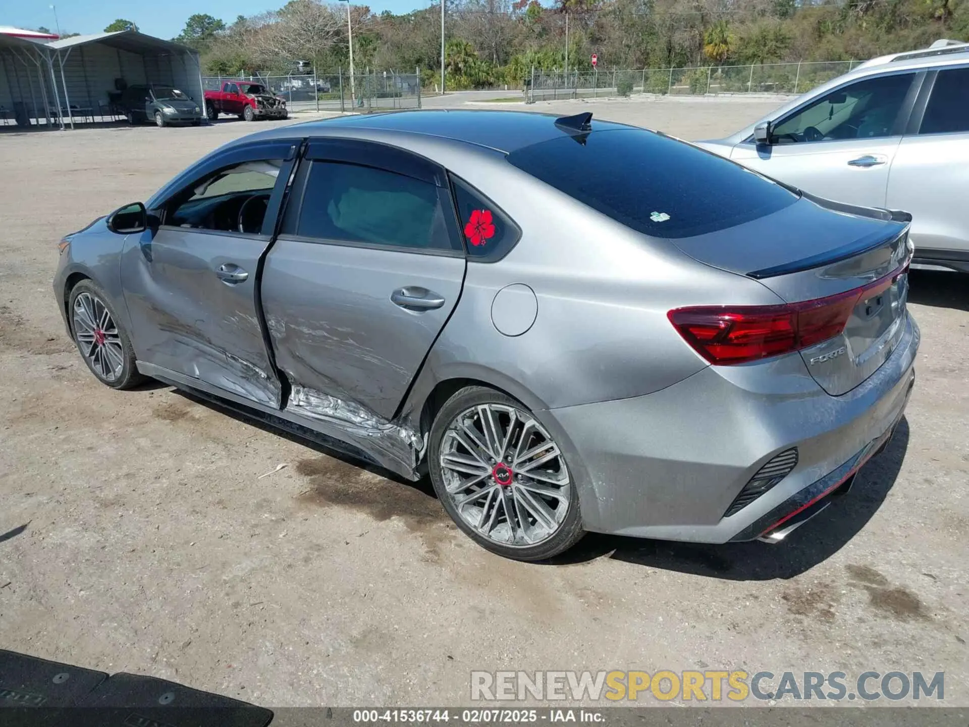3 fotografías del automóvil dañado 3KPF44ACXRE727939 KIA FORTE 2024