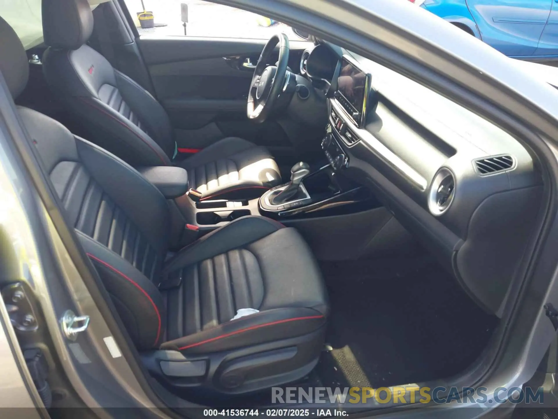5 fotografías del automóvil dañado 3KPF44ACXRE727939 KIA FORTE 2024