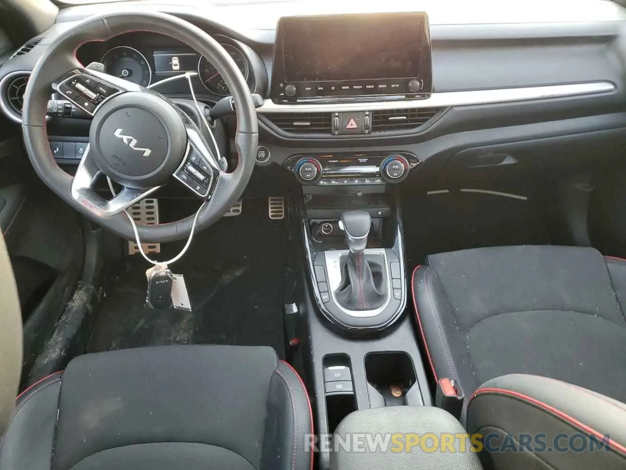 8 fotografías del automóvil dañado 3KPF44ACXRE771214 KIA FORTE 2024