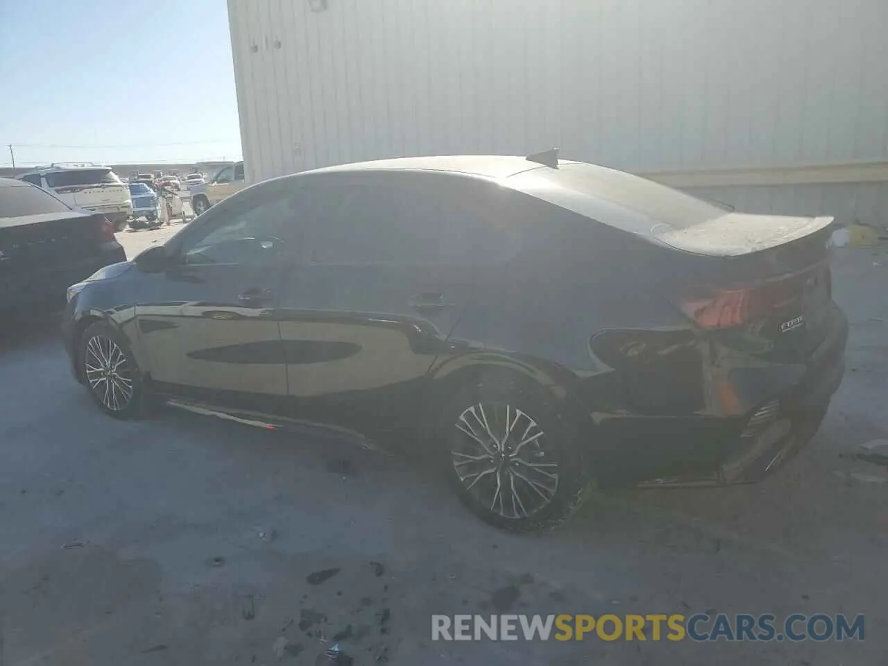 2 fotografías del automóvil dañado 3KPF54AD0RE707057 KIA FORTE 2024