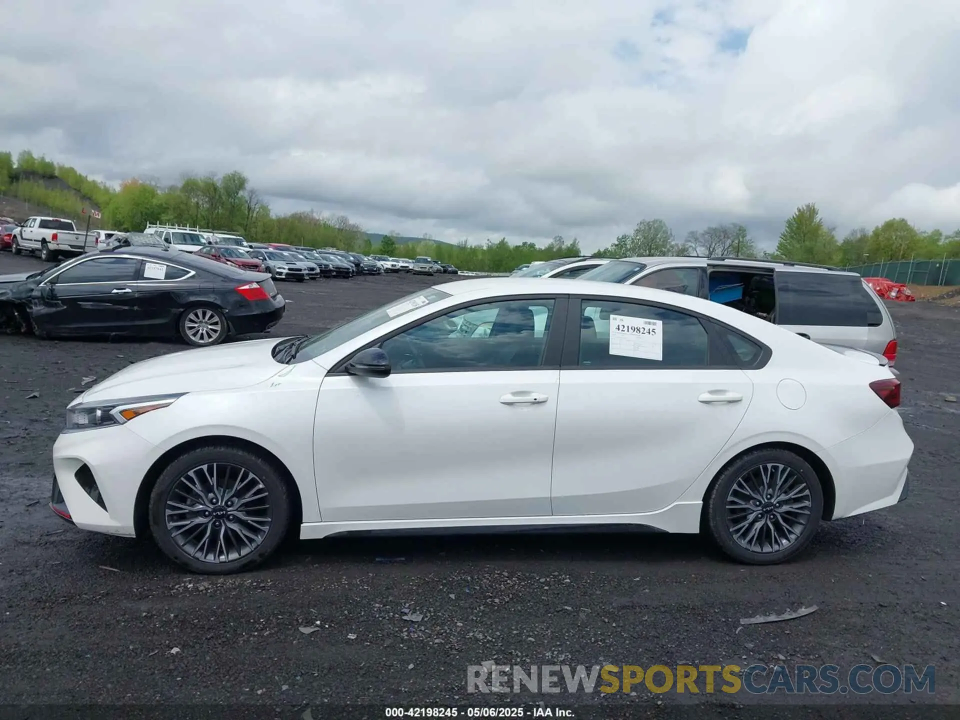 14 fotografías del automóvil dañado 3KPF54AD0RE744545 KIA FORTE 2024
