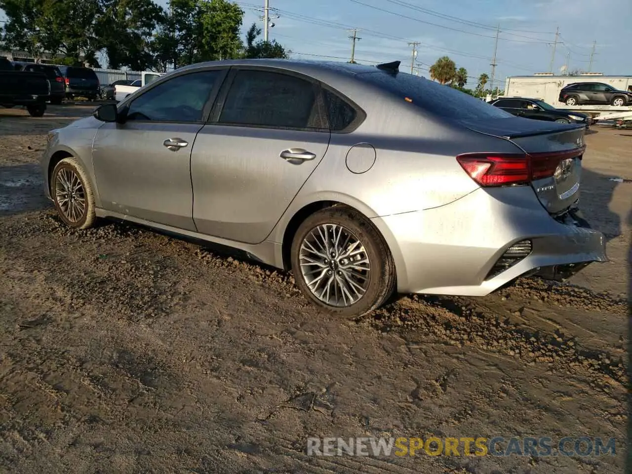 2 fotografías del automóvil dañado 3KPF54AD0RE785922 KIA FORTE 2024