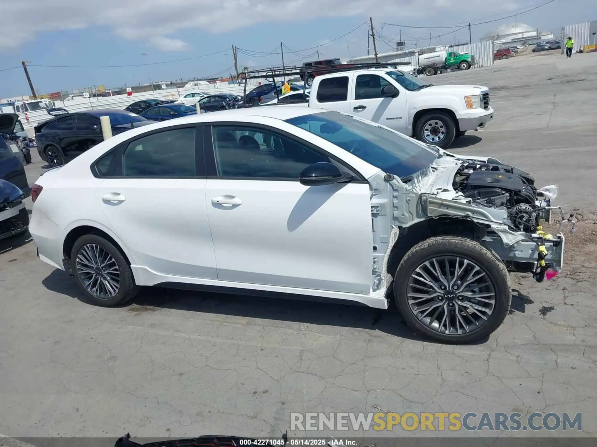 14 fotografías del automóvil dañado 3KPF54AD0RE804162 KIA FORTE 2024