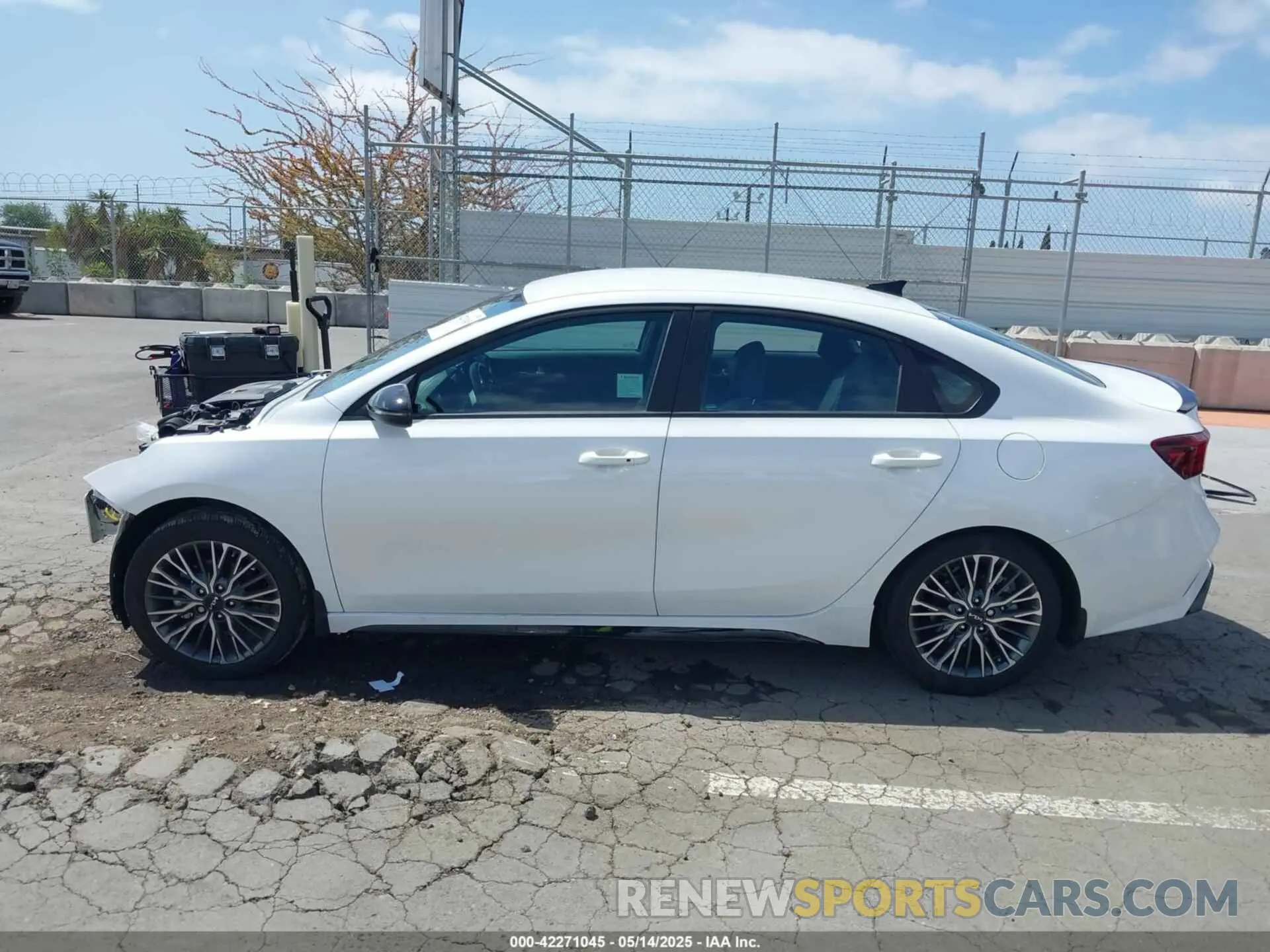 15 fotografías del automóvil dañado 3KPF54AD0RE804162 KIA FORTE 2024