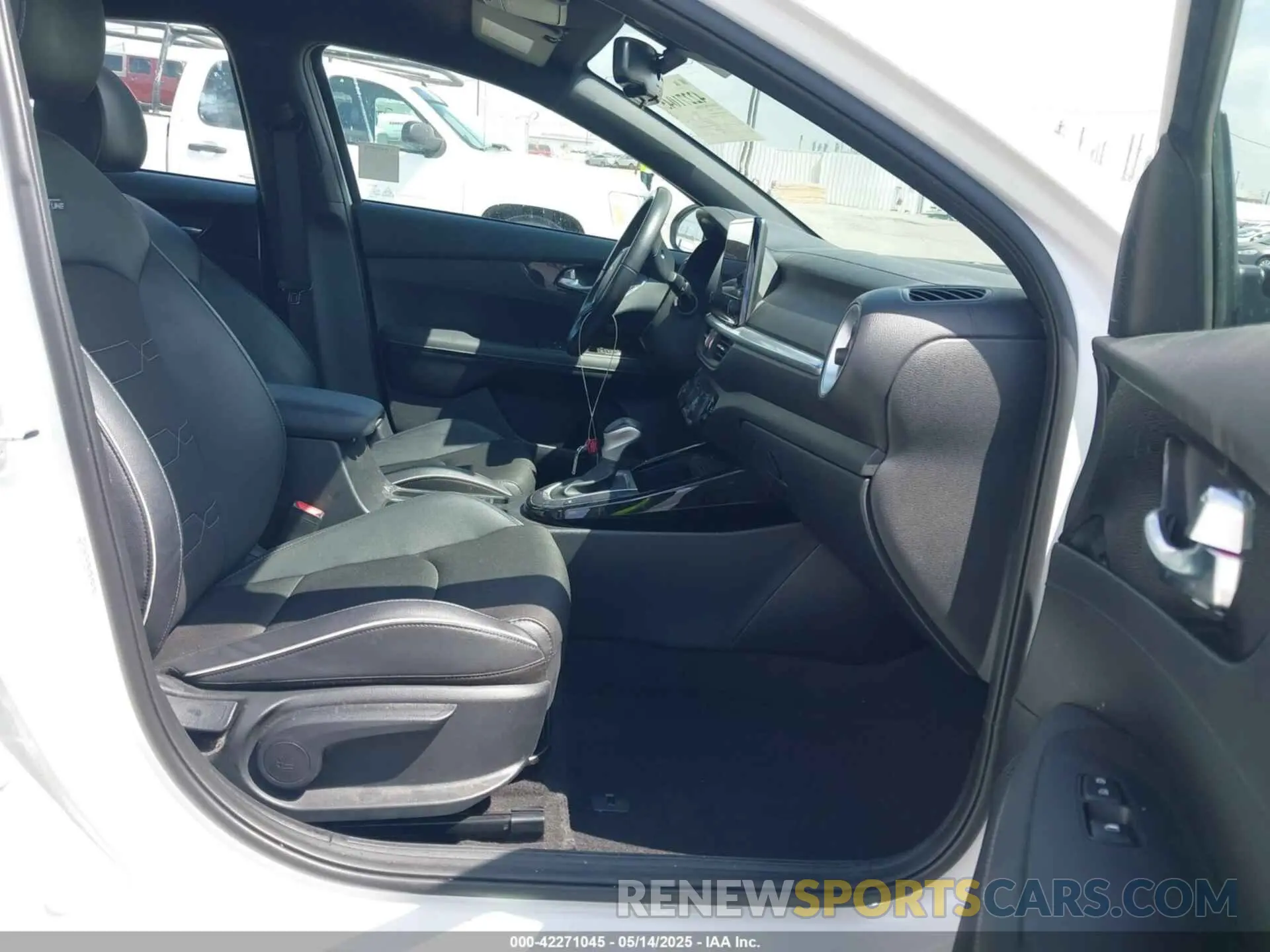 5 fotografías del automóvil dañado 3KPF54AD0RE804162 KIA FORTE 2024
