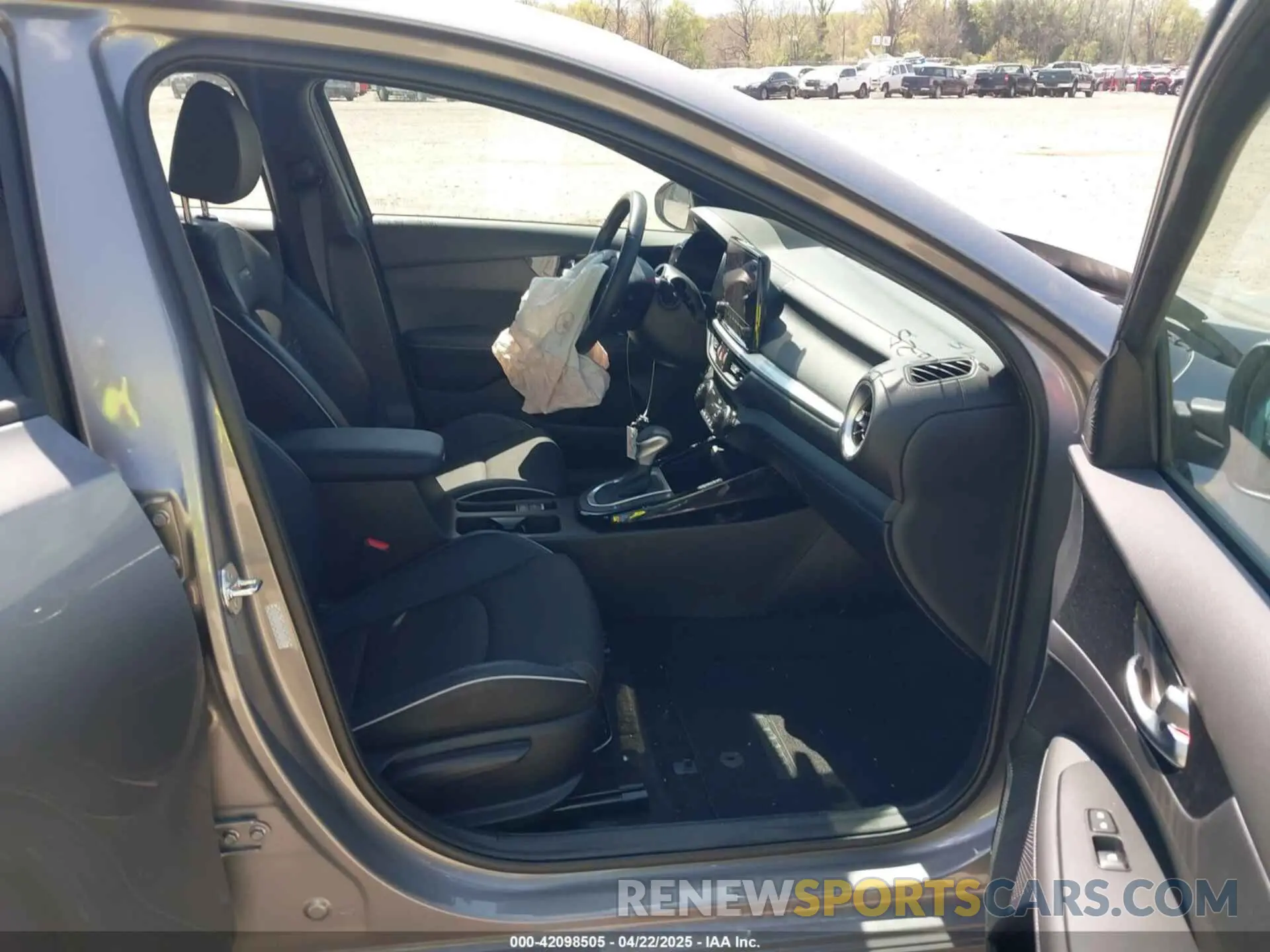 5 fotografías del automóvil dañado 3KPF54AD0RE830843 KIA FORTE 2024