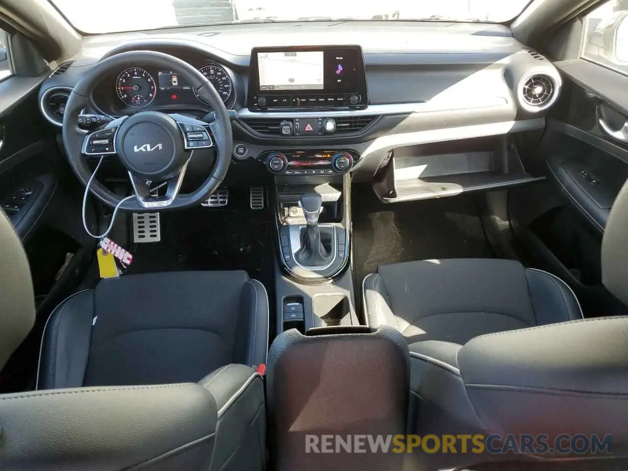 8 fotografías del automóvil dañado 3KPF54AD1RE707357 KIA FORTE 2024