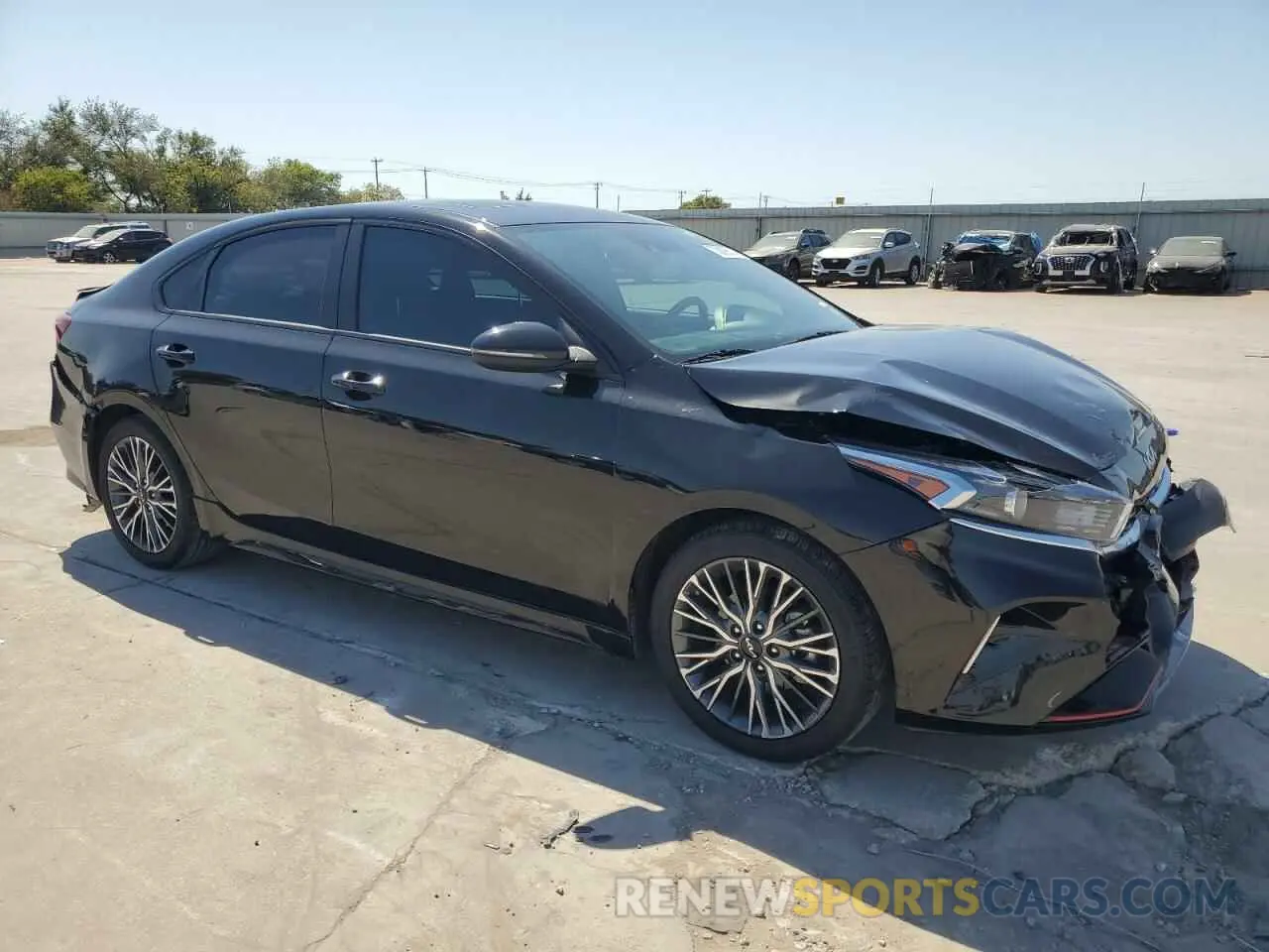 4 fotografías del automóvil dañado 3KPF54AD1RE727138 KIA FORTE 2024